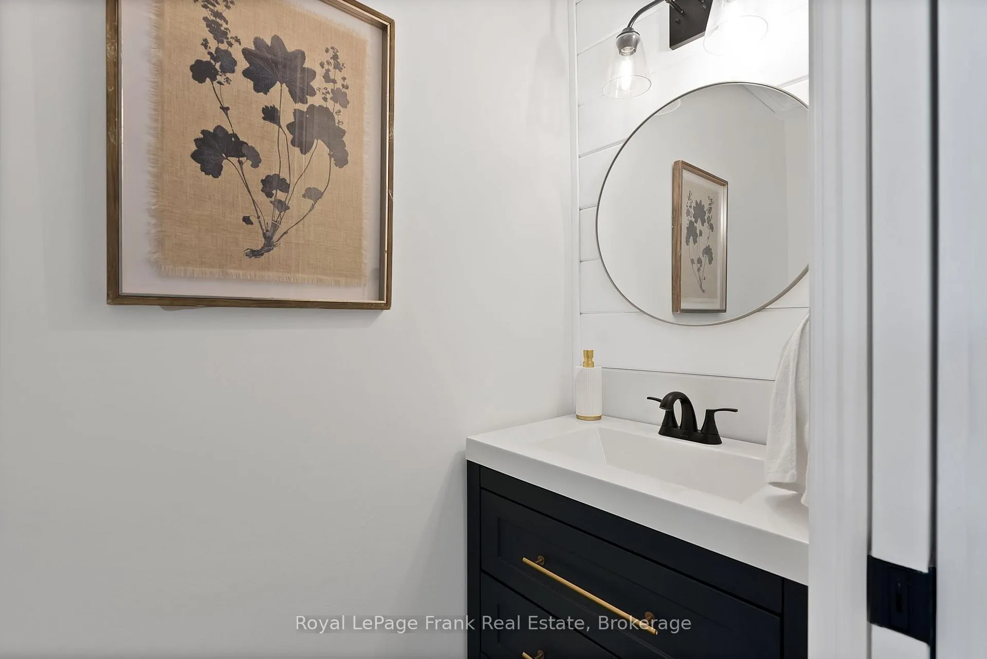 Photo 10 of 8 Gamron Avenue, Uxbridge, Rural Uxbridge — HOMEH