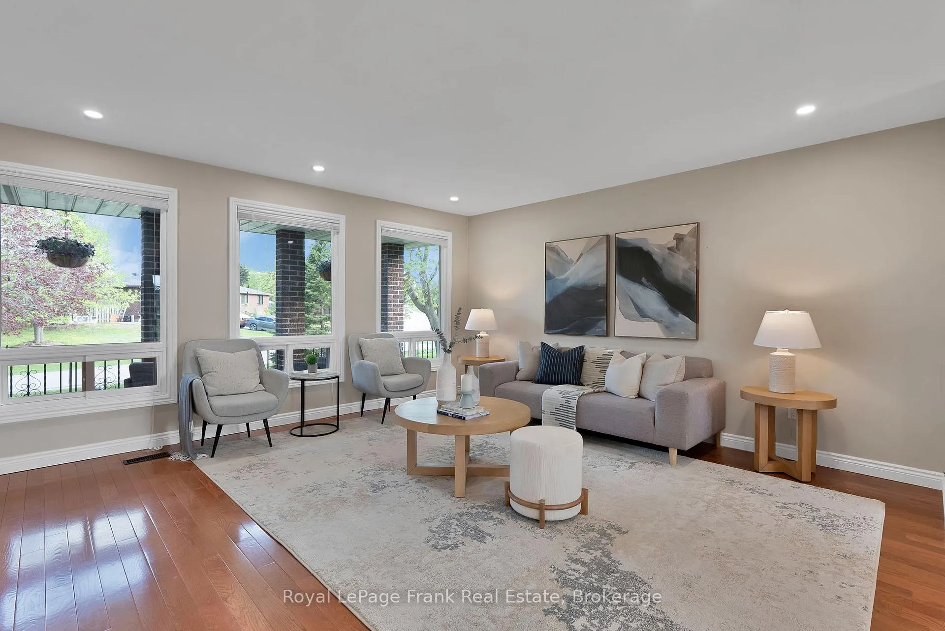Photo 14 of 8 Gamron Avenue, Uxbridge, Rural Uxbridge — HOMEH