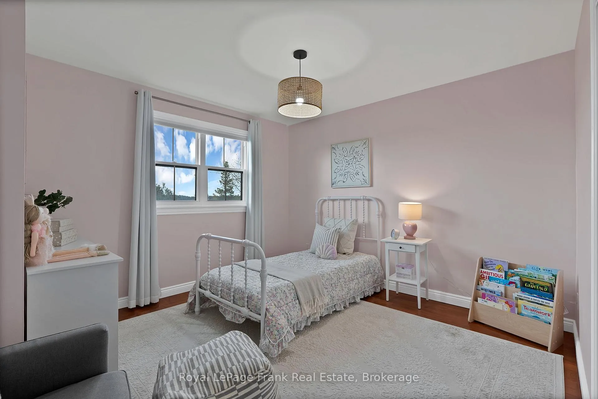 Photo 23 of 8 Gamron Avenue, Uxbridge, Rural Uxbridge — HOMEH