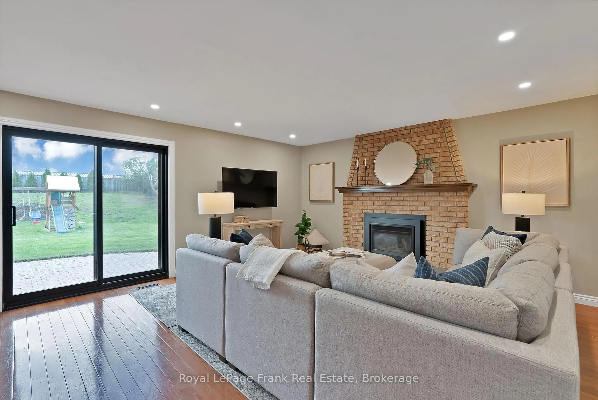 Photo 34 of 8 Gamron Avenue, Uxbridge, Rural Uxbridge — HOMEH