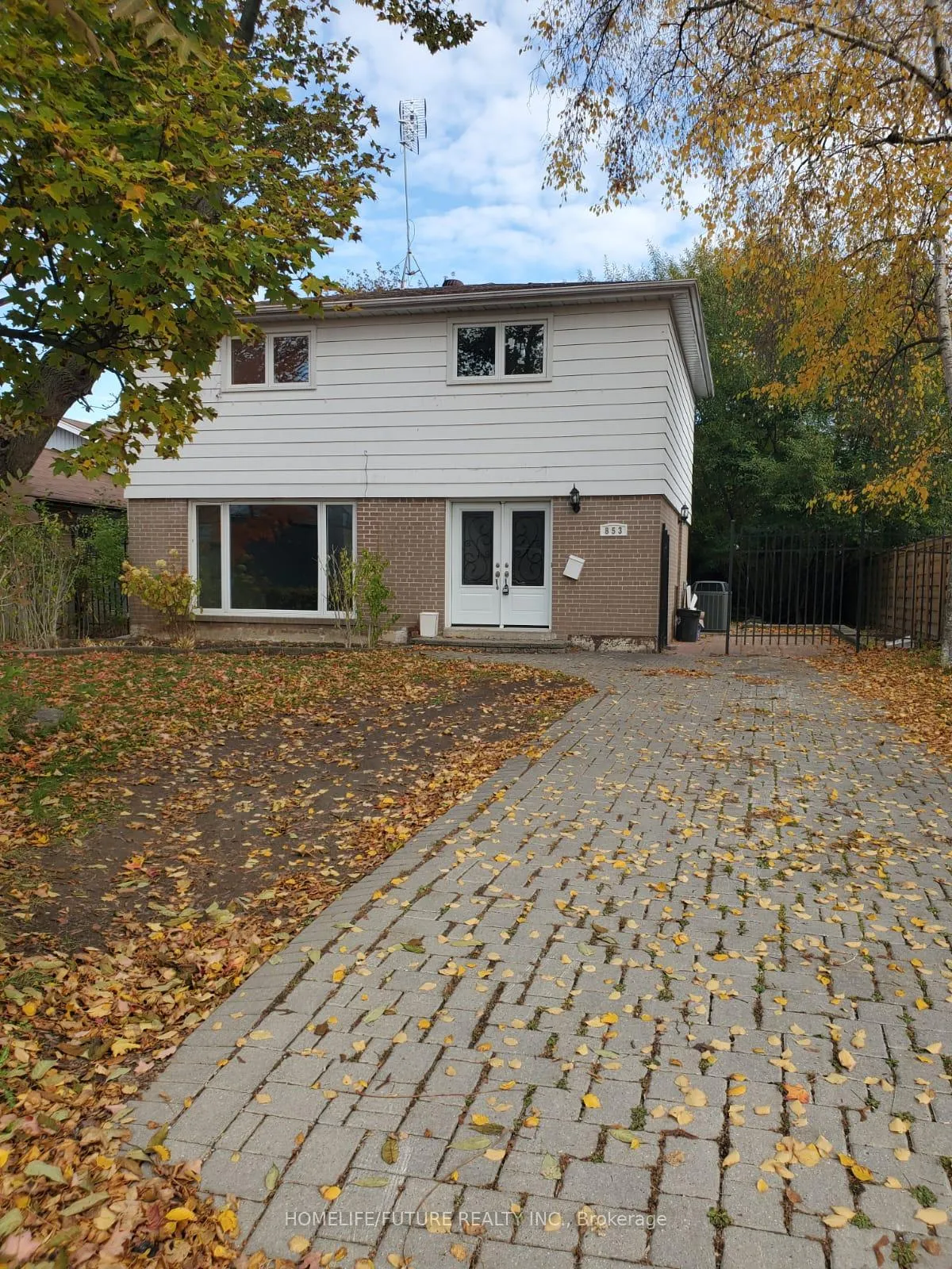 Front of 853 Douglas Avenue