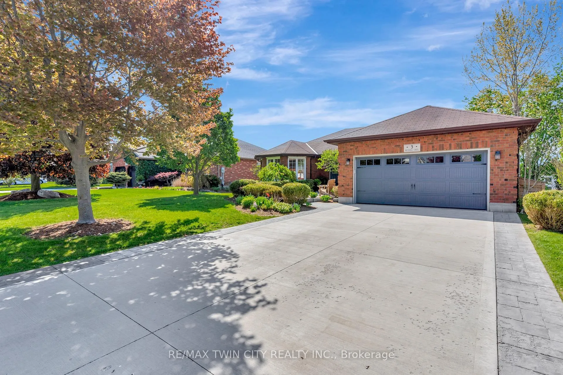 Photo 1 of 3 Russell Crescent, Brant, South Dumfries — HOMEH