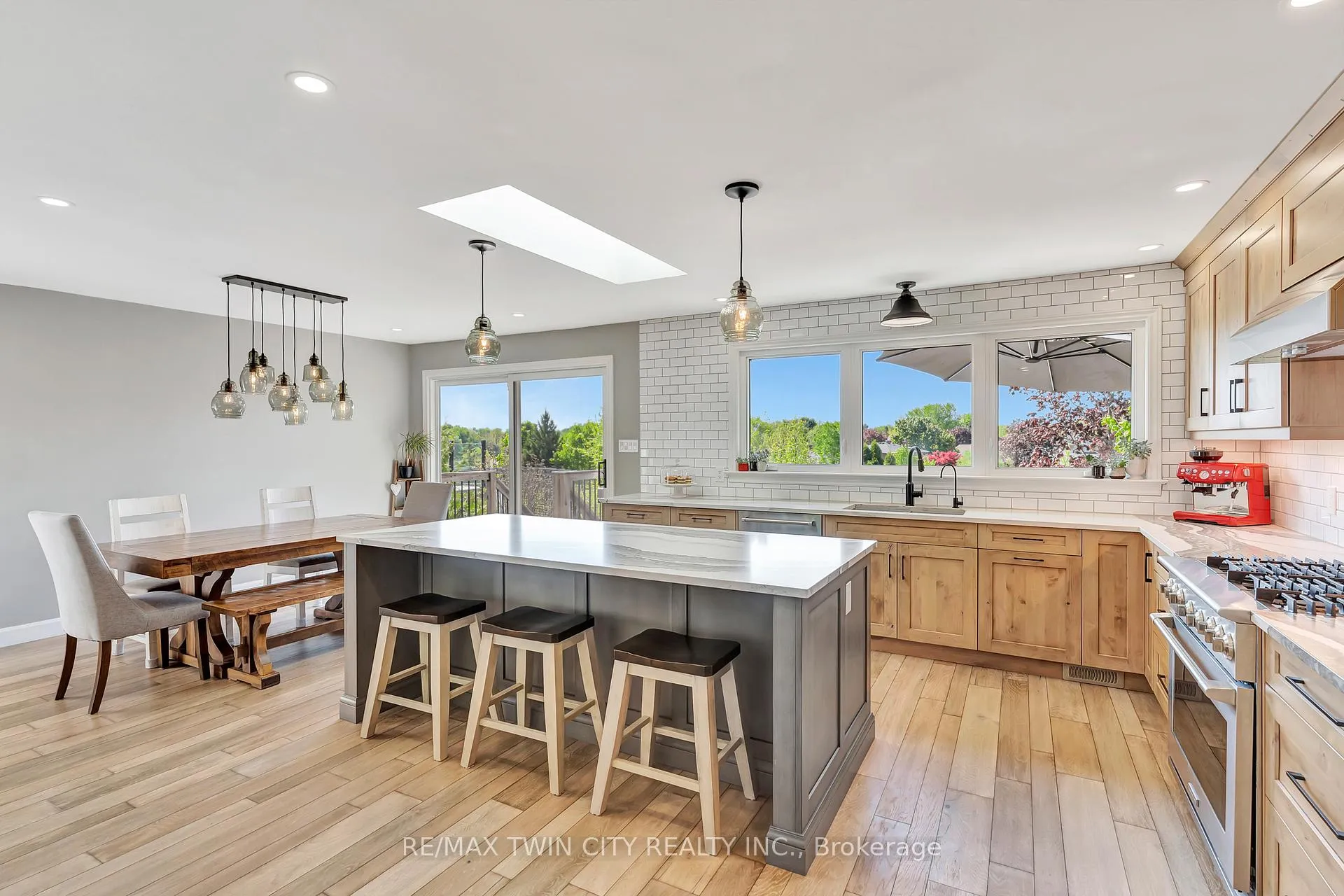 Photo 10 of 3 Russell Crescent, Brant, South Dumfries — HOMEH