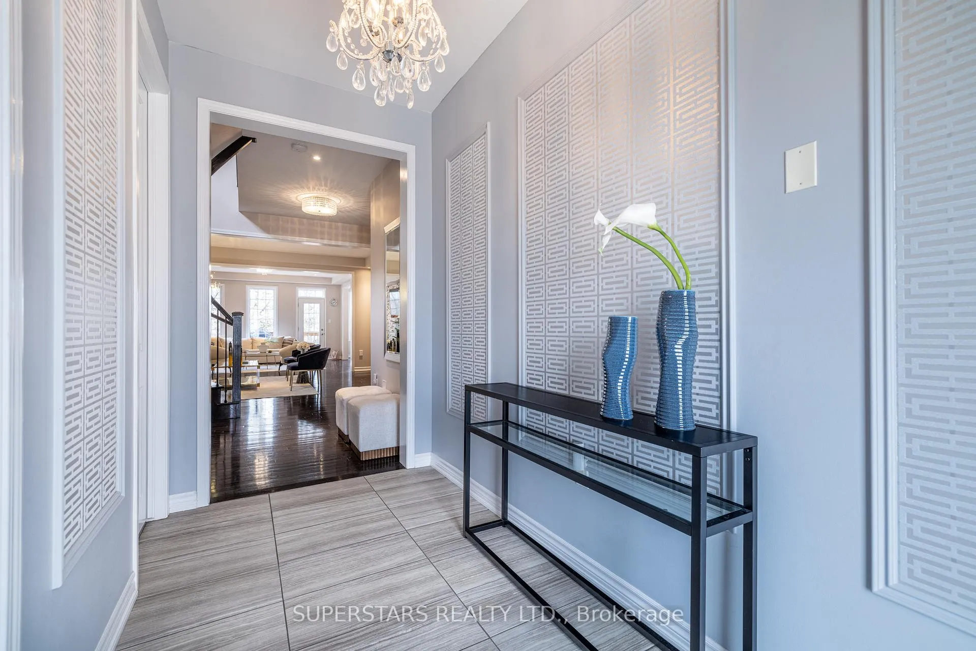 Photo 5 of 333 Thomas Phillips Drive, Aurora, Rural Aurora — HOMEH