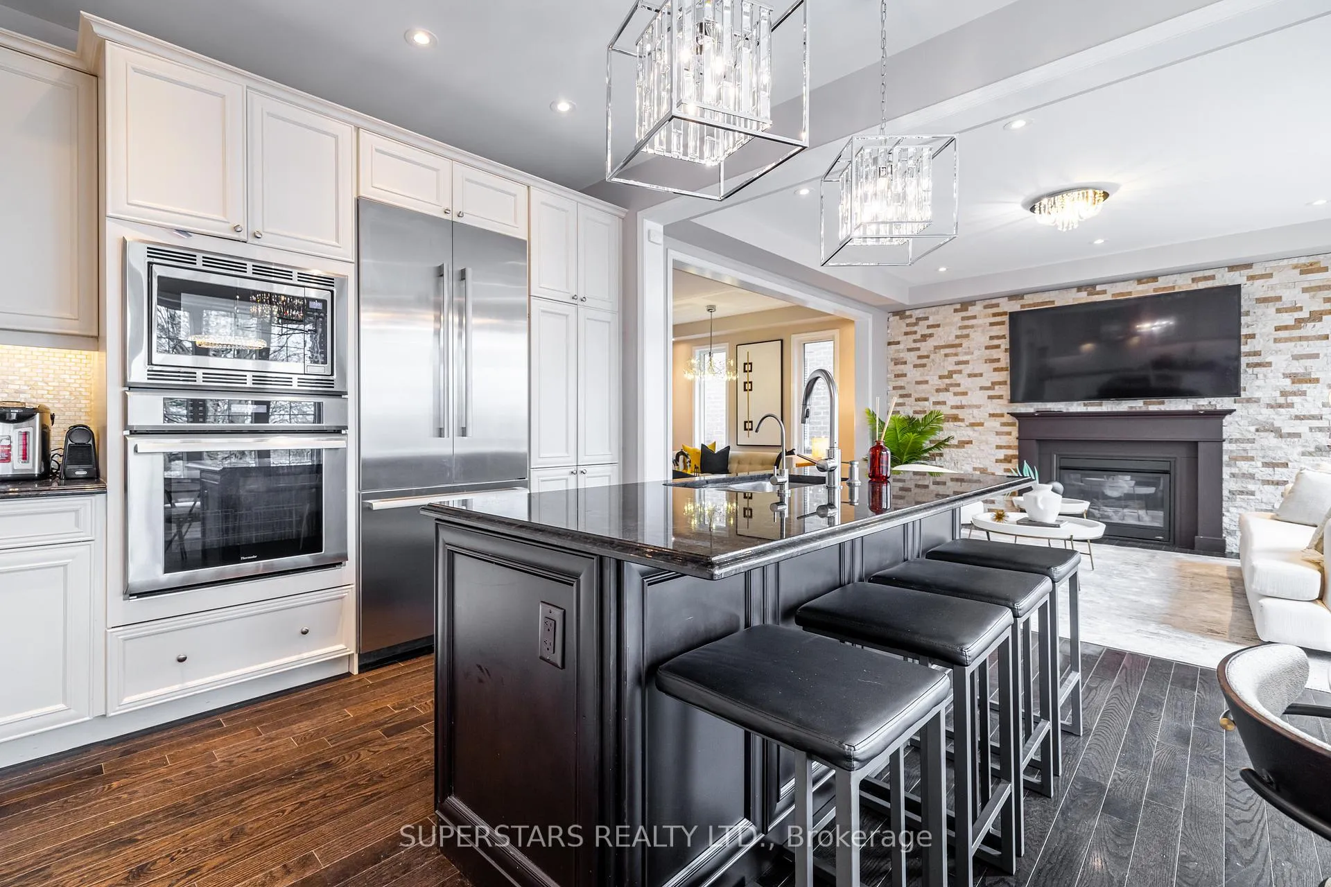 Photo 19 of 333 Thomas Phillips Drive, Aurora, Rural Aurora — HOMEH
