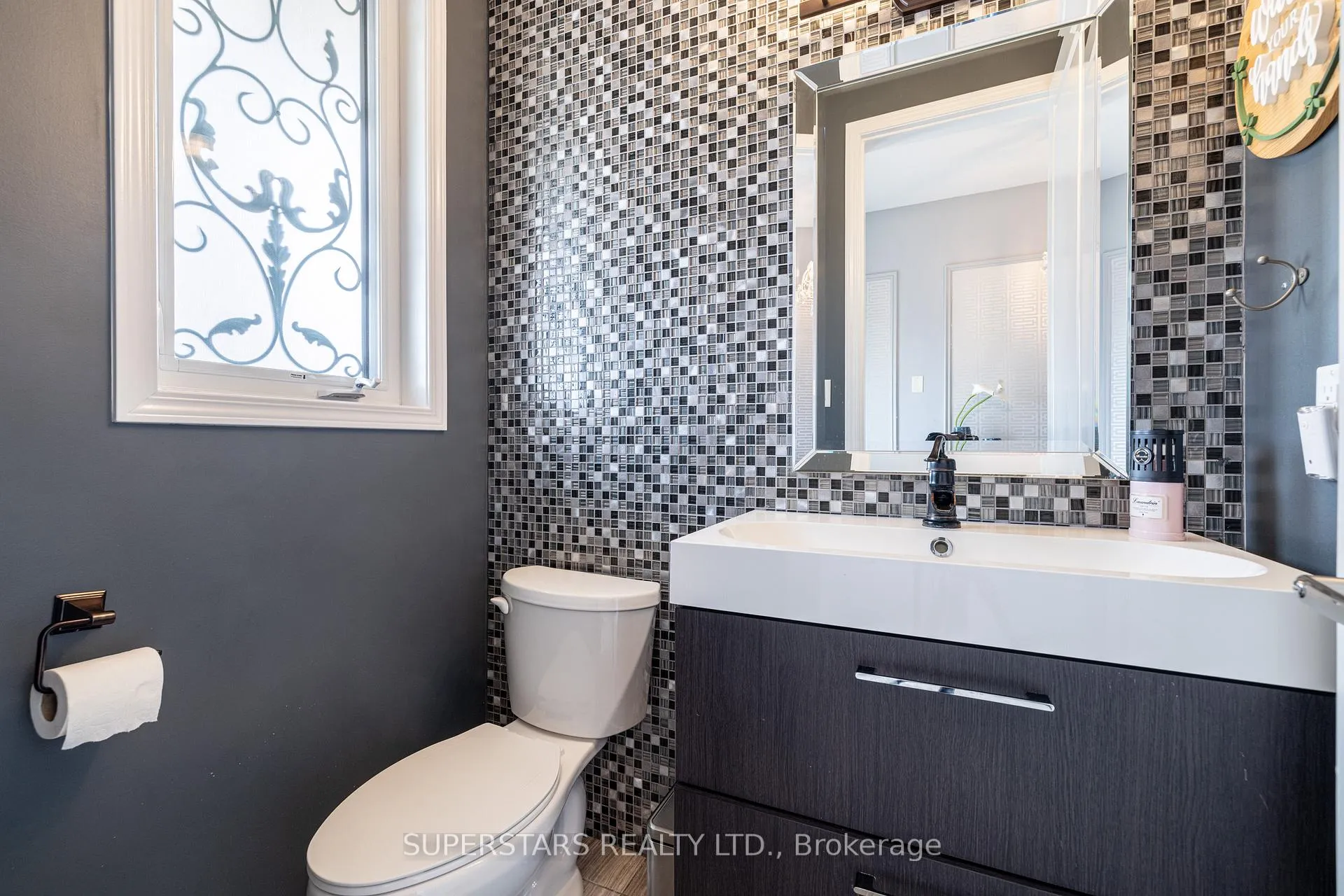 Photo 21 of 333 Thomas Phillips Drive, Aurora, Rural Aurora — HOMEH