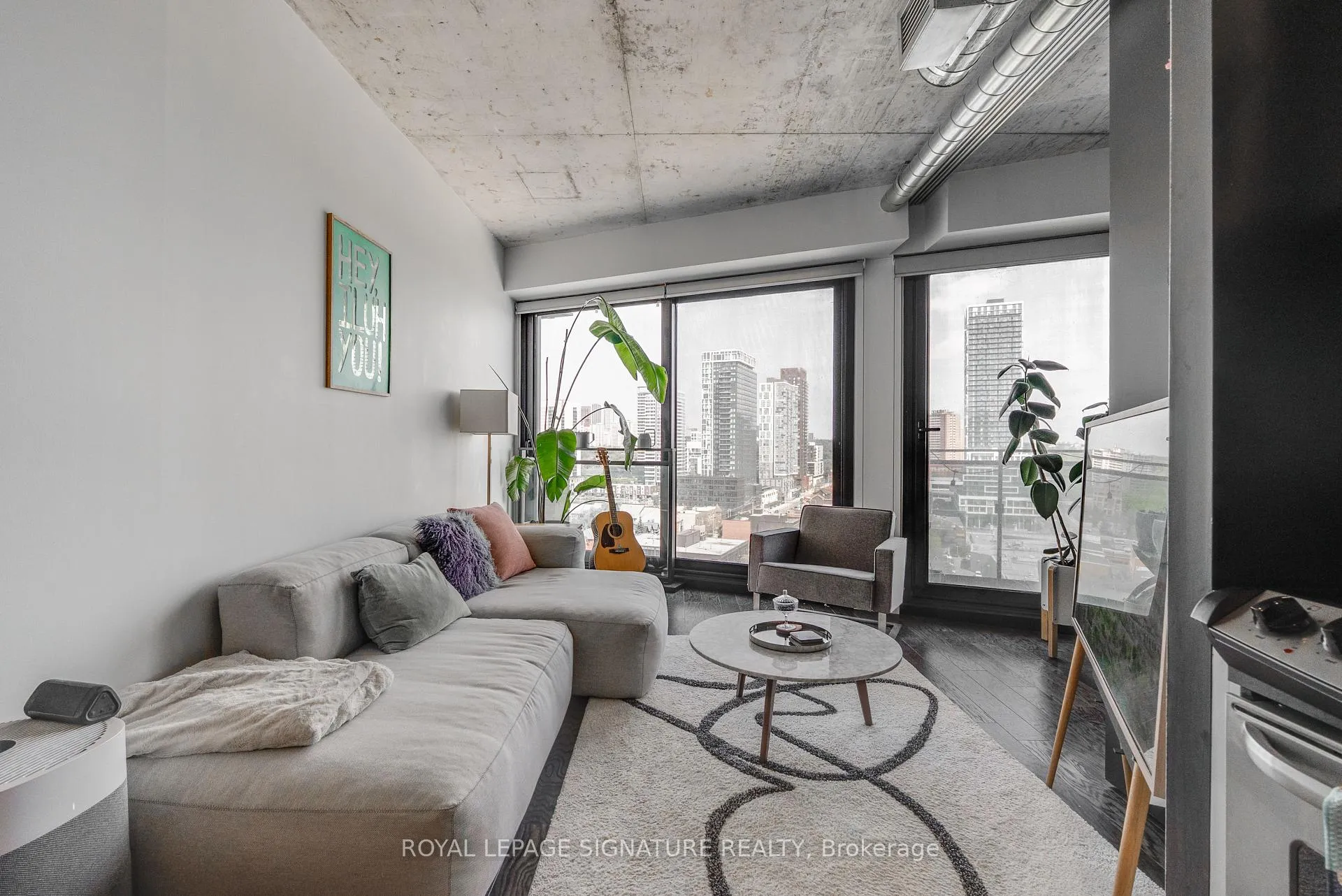 Photo 3 of Unit 1502, 51 Trolley Crescent, Toronto, Moss Park — HOMEH