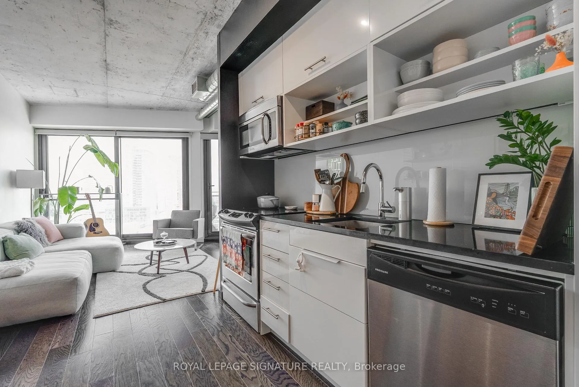 Photo 6 of Unit 1502, 51 Trolley Crescent, Toronto, Moss Park — HOMEH