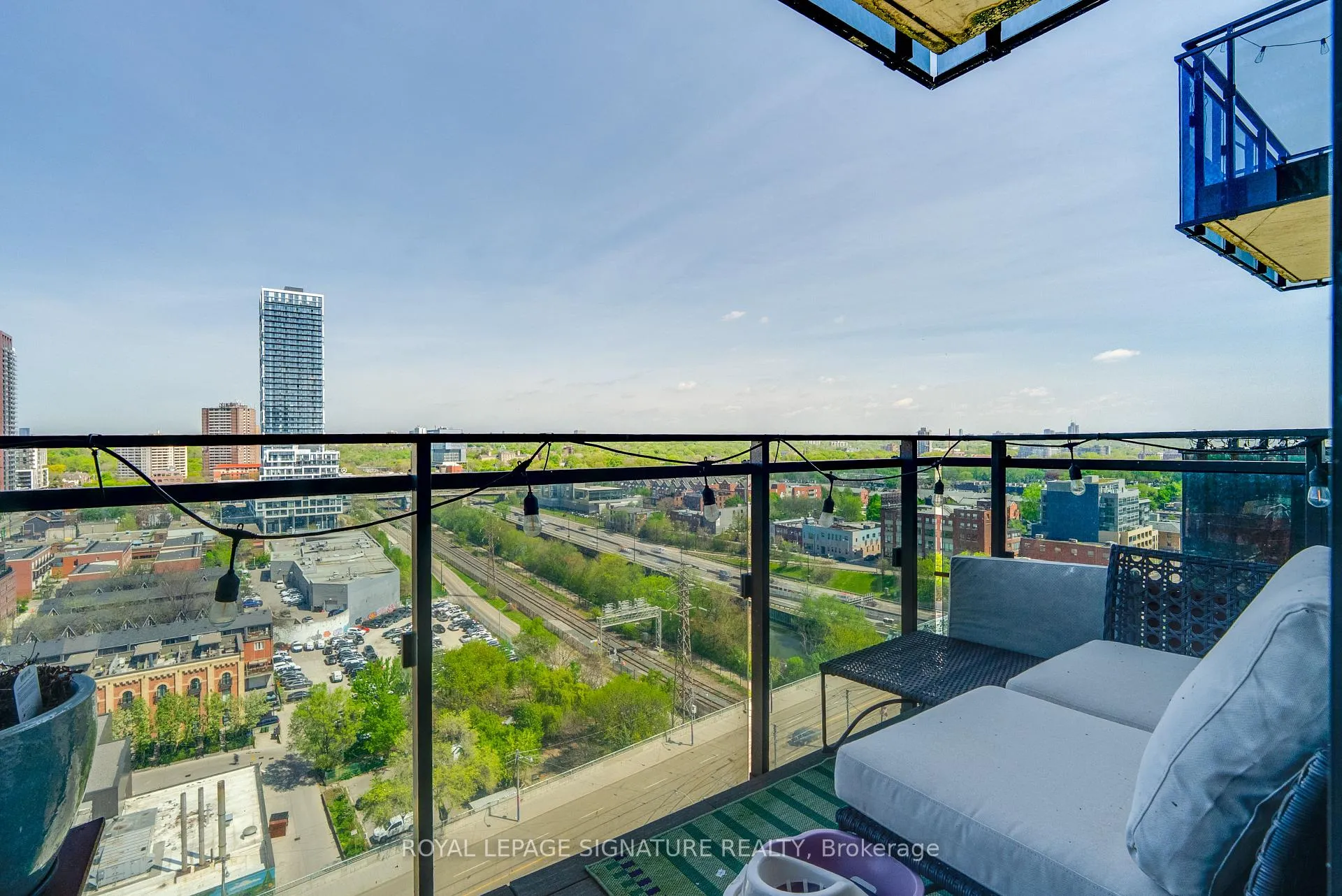 Photo 17 of Unit 1502, 51 Trolley Crescent, Toronto, Moss Park — HOMEH