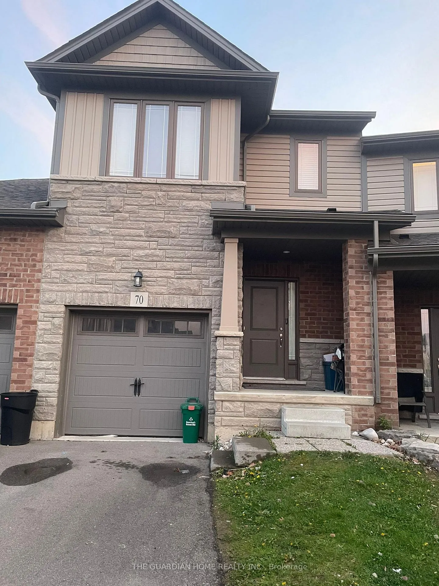 Front of Unit 70, 77 Diana Avenue