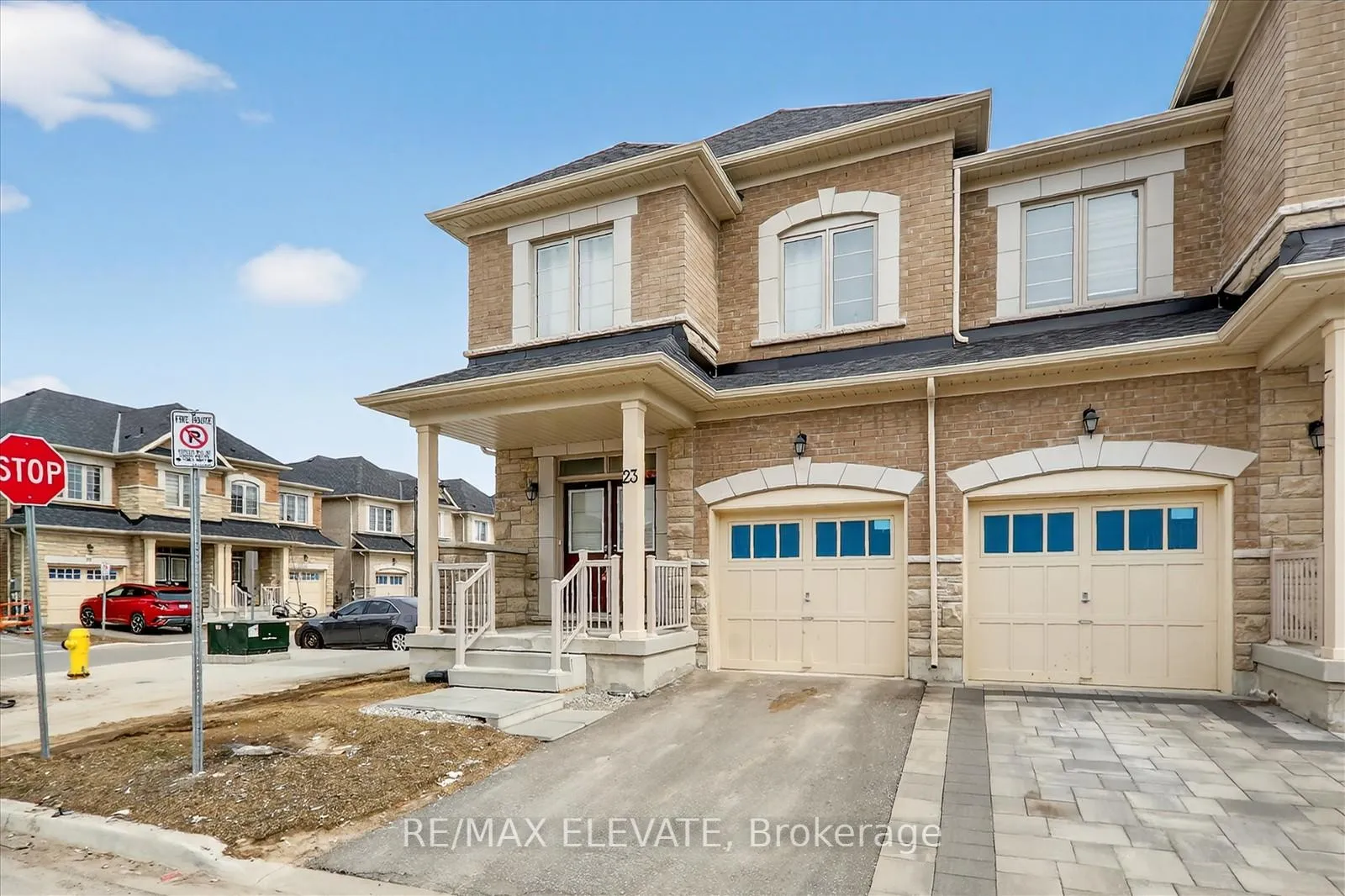 Photo 2 of 23 Reign Lane, Markham, Cedarwood — HOMEH