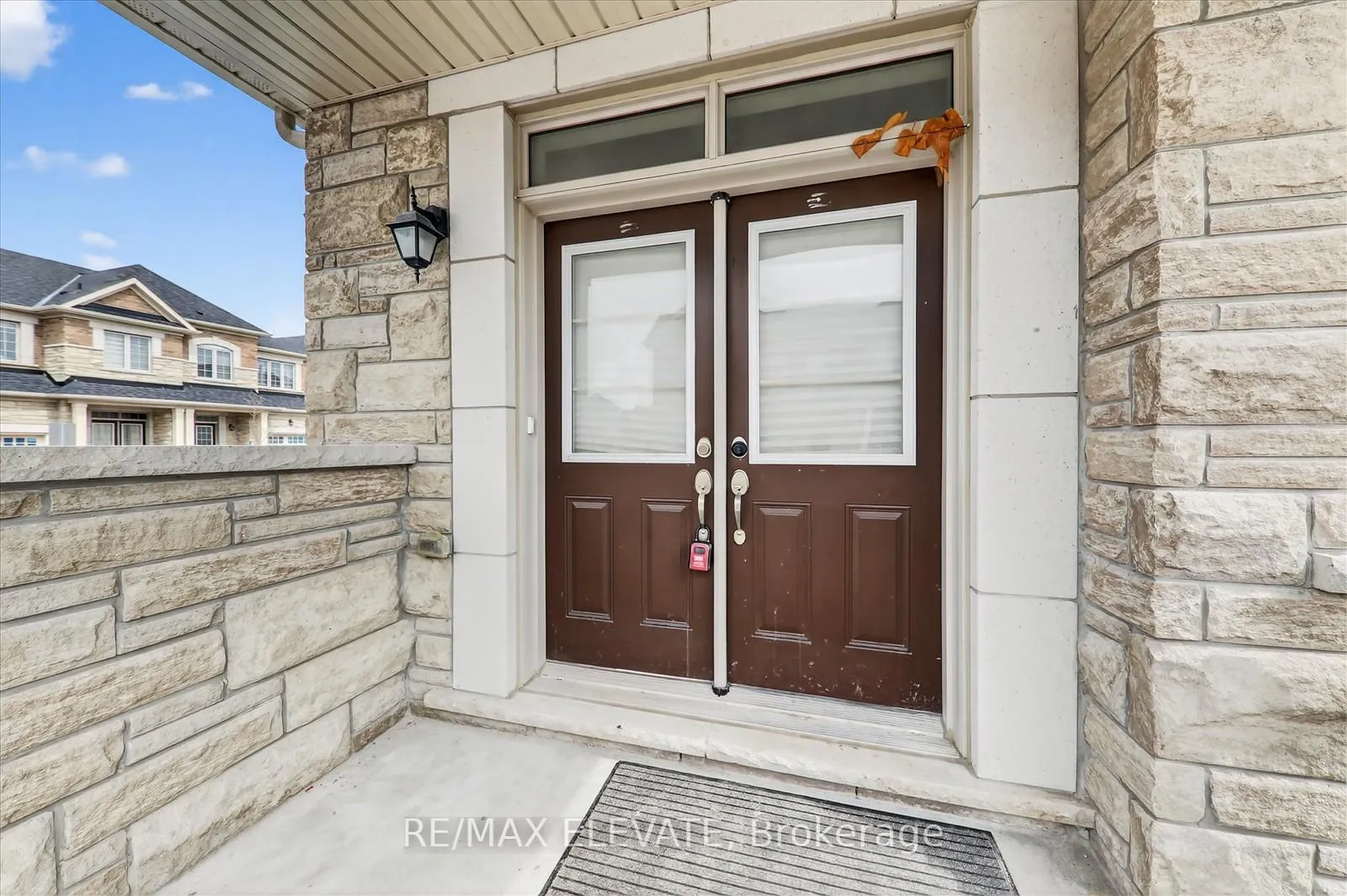 Photo 5 of 23 Reign Lane, Markham, Cedarwood — HOMEH