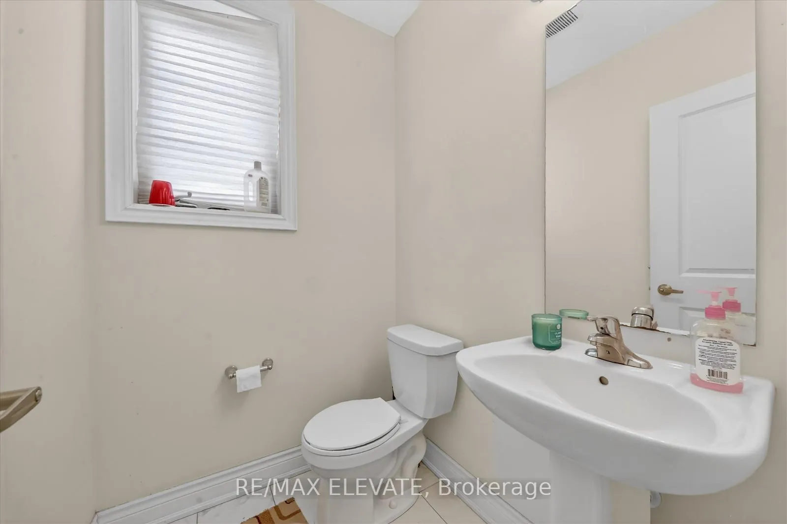 Photo 7 of 23 Reign Lane, Markham, Cedarwood — HOMEH