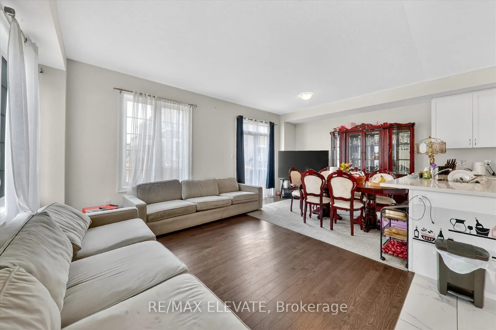 Photo 10 of 23 Reign Lane, Markham, Cedarwood — HOMEH