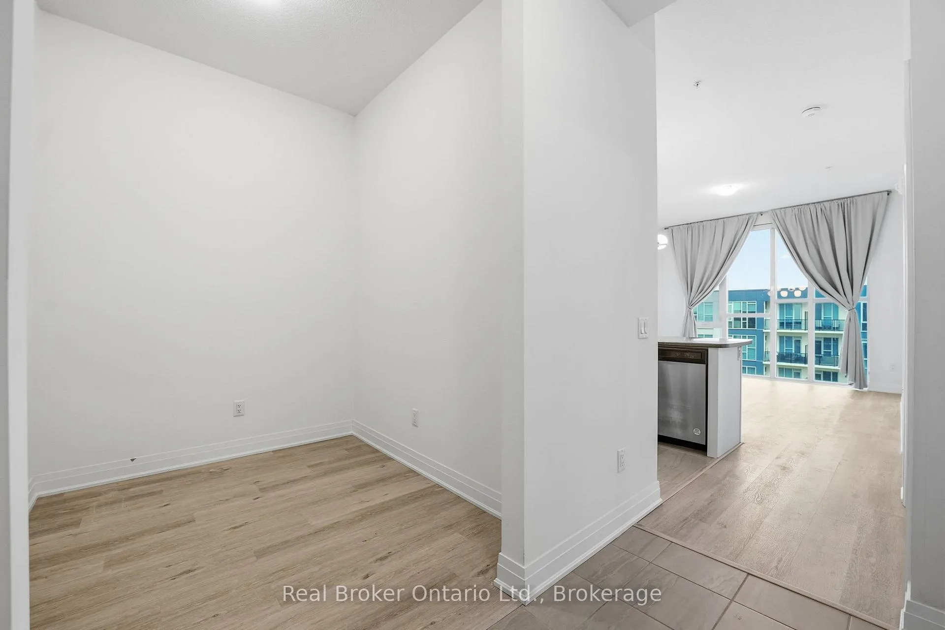 Photo 8 of Unit 642, 16 Concord Place, Grimsby, Grimsby Beach — HOMEH