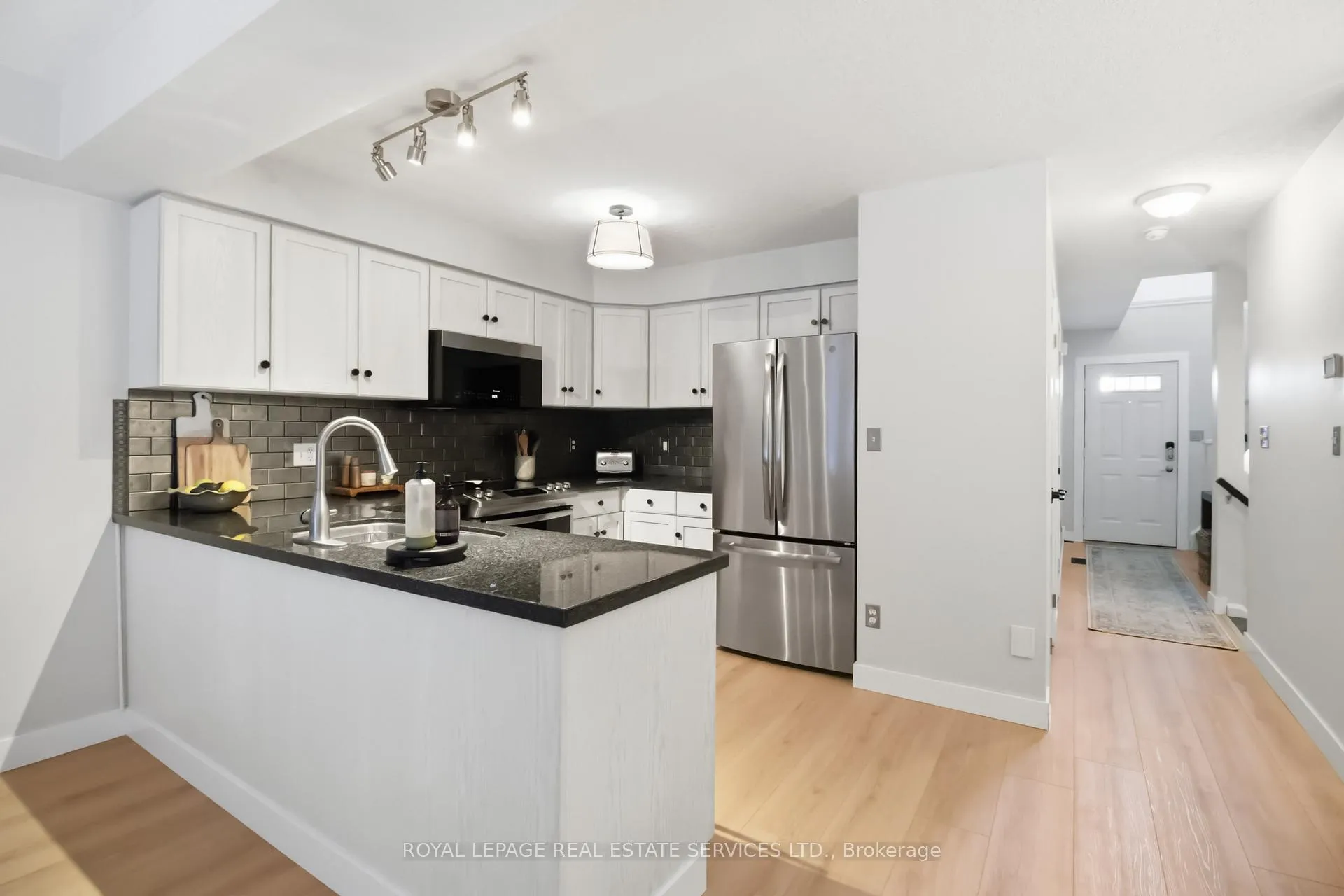 Photo 11 of Unit 48, 165 Terraview Crescent, Guelph, Kortright West — HOMEH