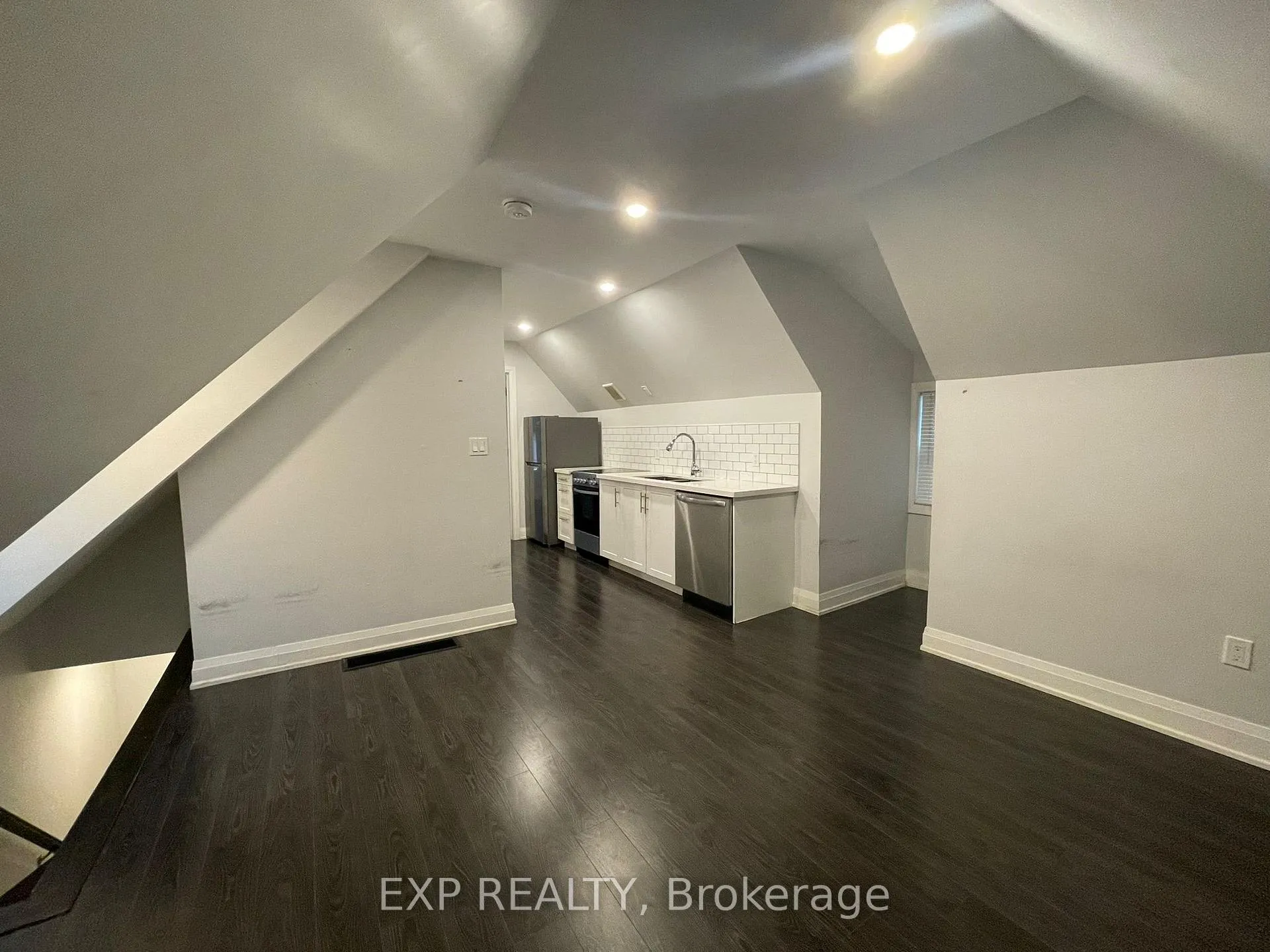 Photo 13 of 1 Madison Avenue, Hamilton, Gibson — HOMEH