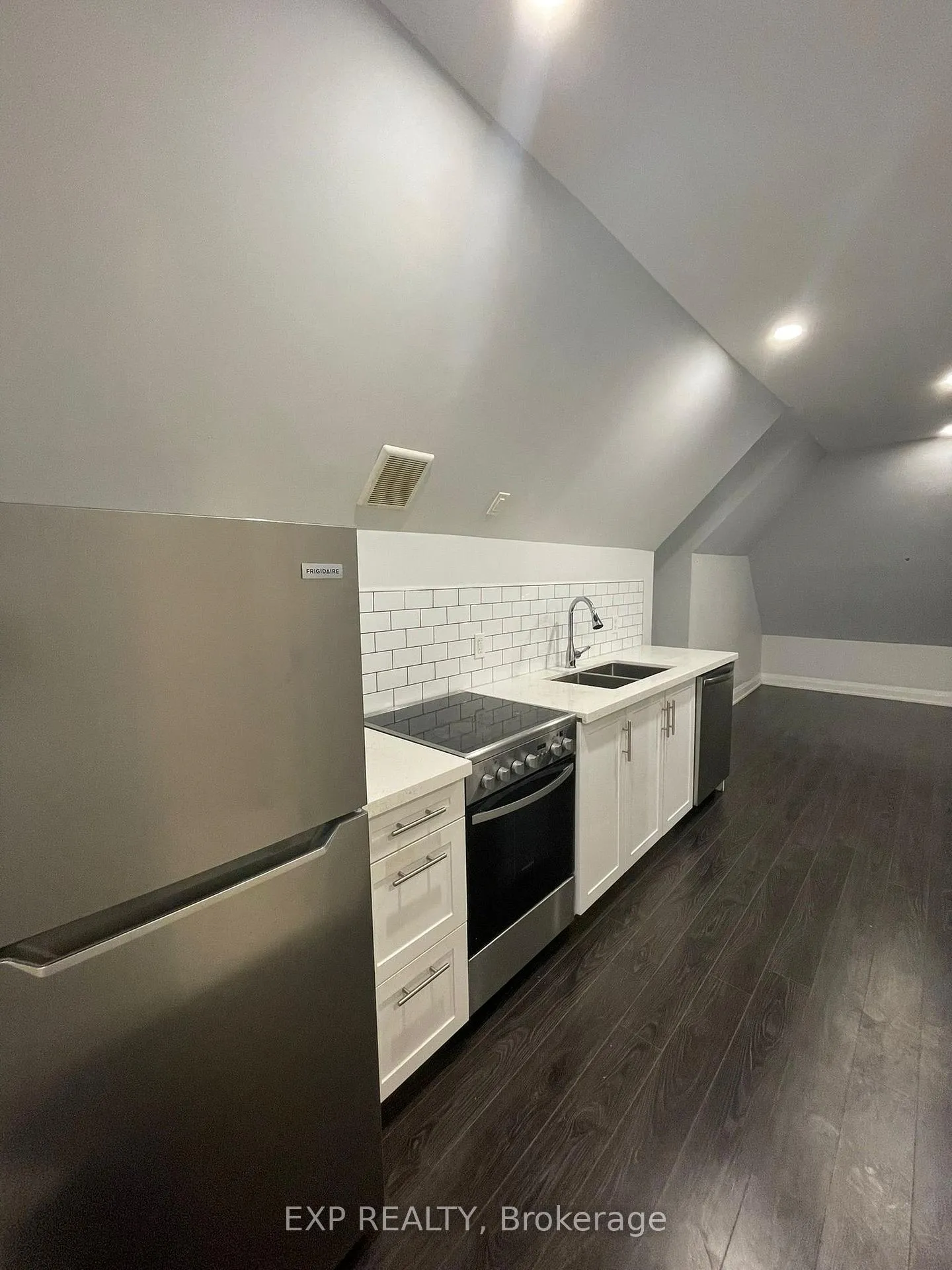 Photo 14 of 1 Madison Avenue, Hamilton, Gibson — HOMEH