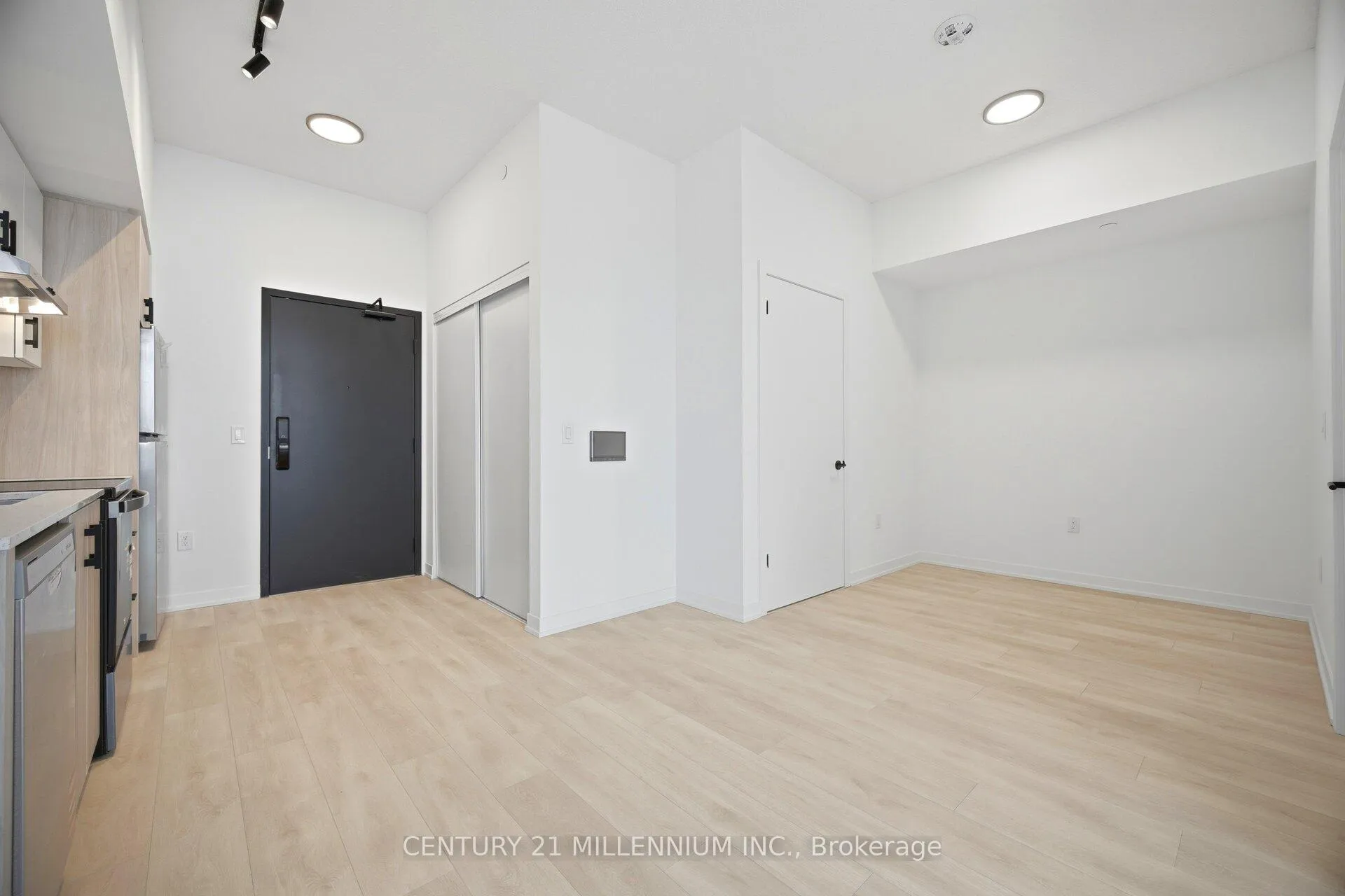 Photo 8 of Unit 330, 4878 Powers Common, Burlington, Alton — HOMEH
