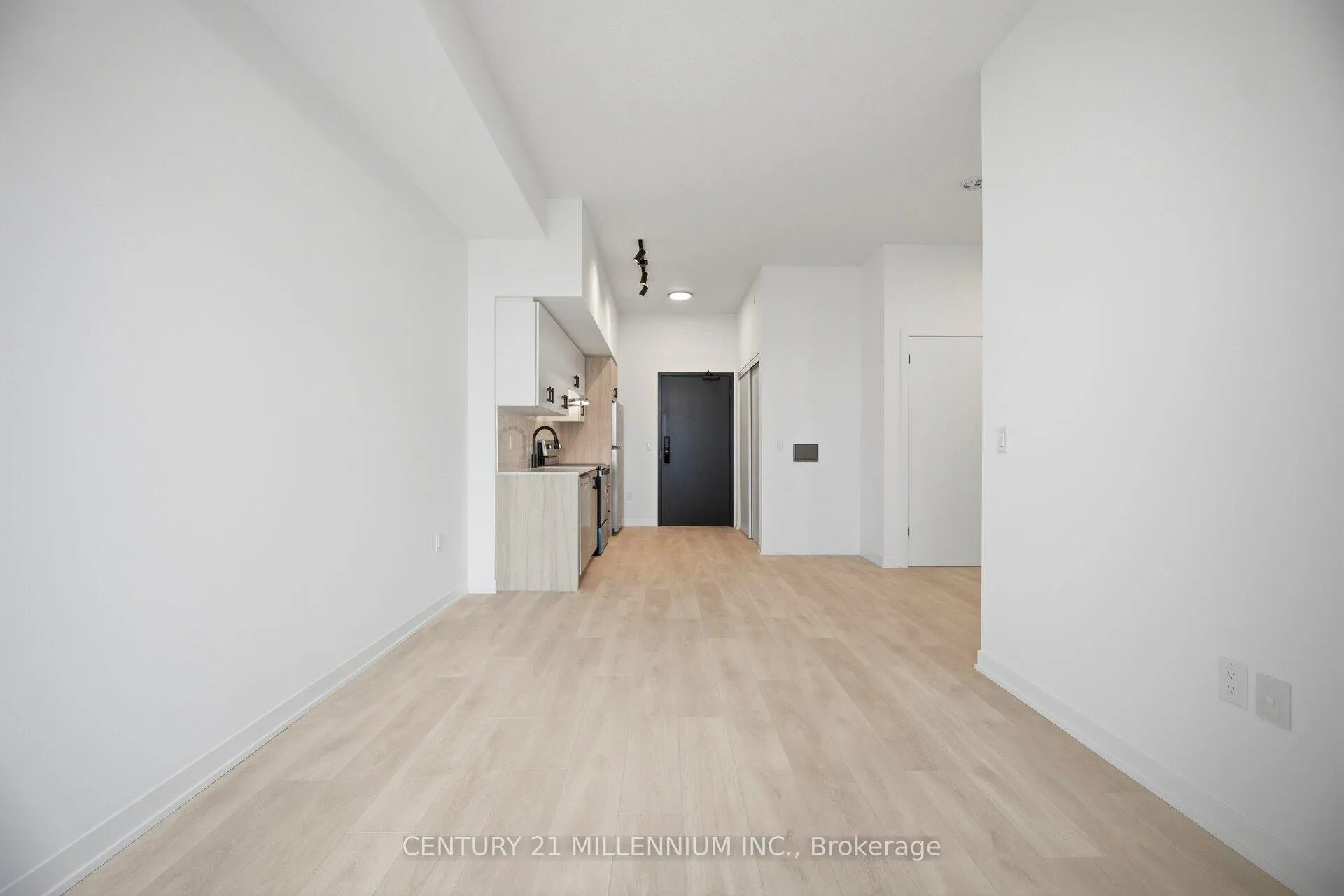 Photo 10 of Unit 330, 4878 Powers Common, Burlington, Alton — HOMEH