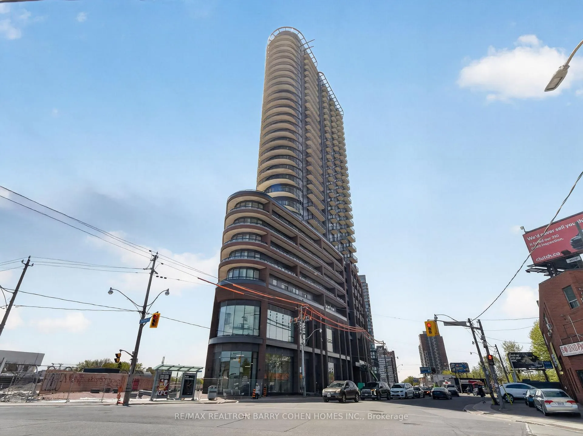 Front of Unit 712, 1185 Dupont Street