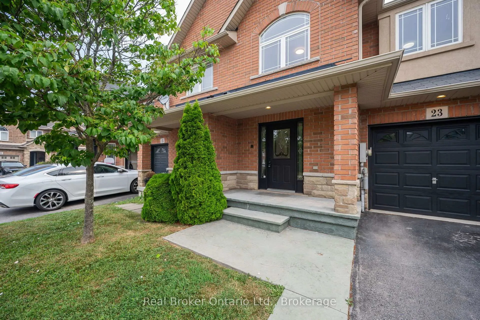 Photo 3 of 23 Bellflower Boulevard, Hamilton, Rural Glanbrook — HOMEH