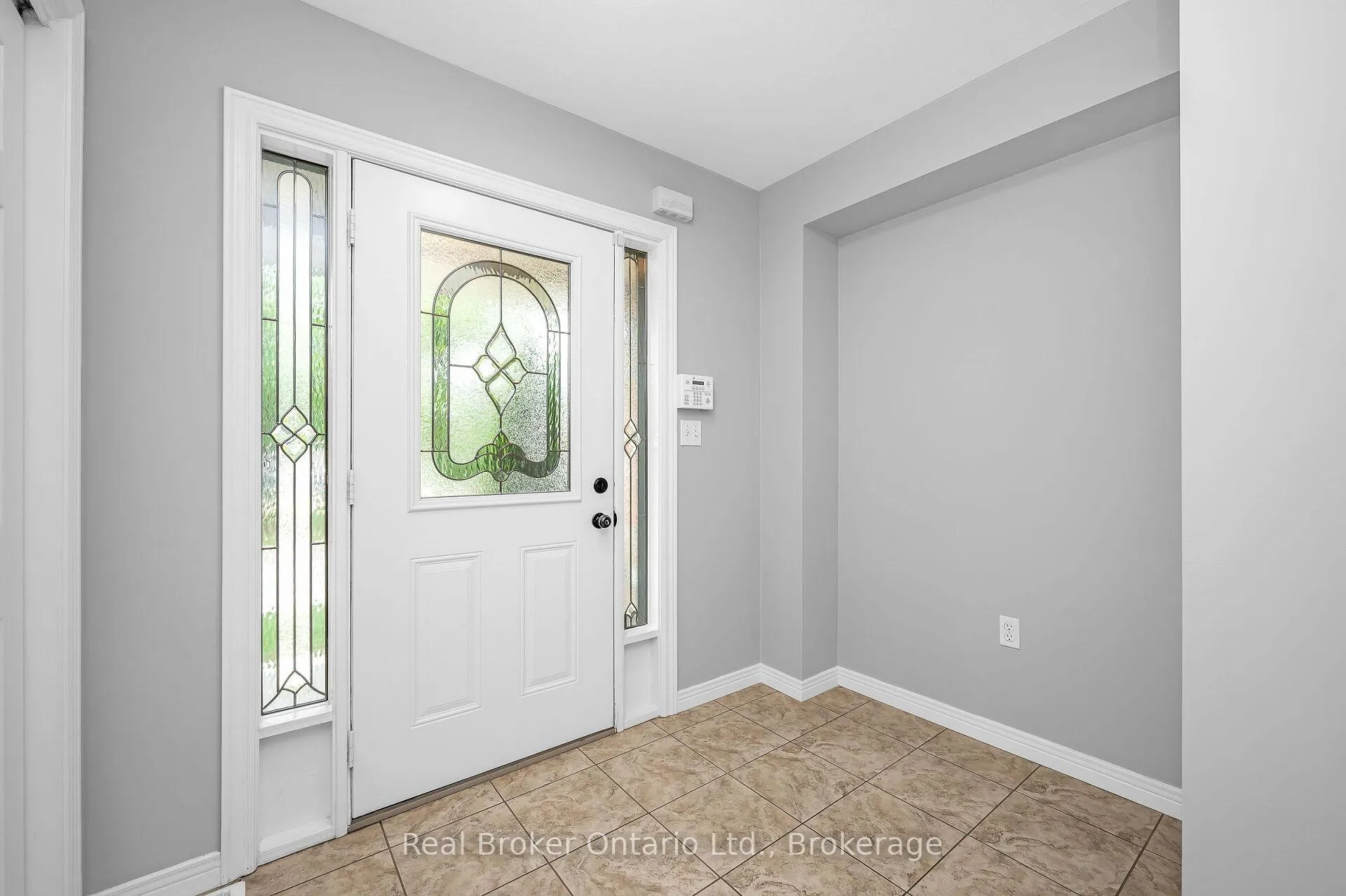 Photo 4 of 23 Bellflower Boulevard, Hamilton, Rural Glanbrook — HOMEH