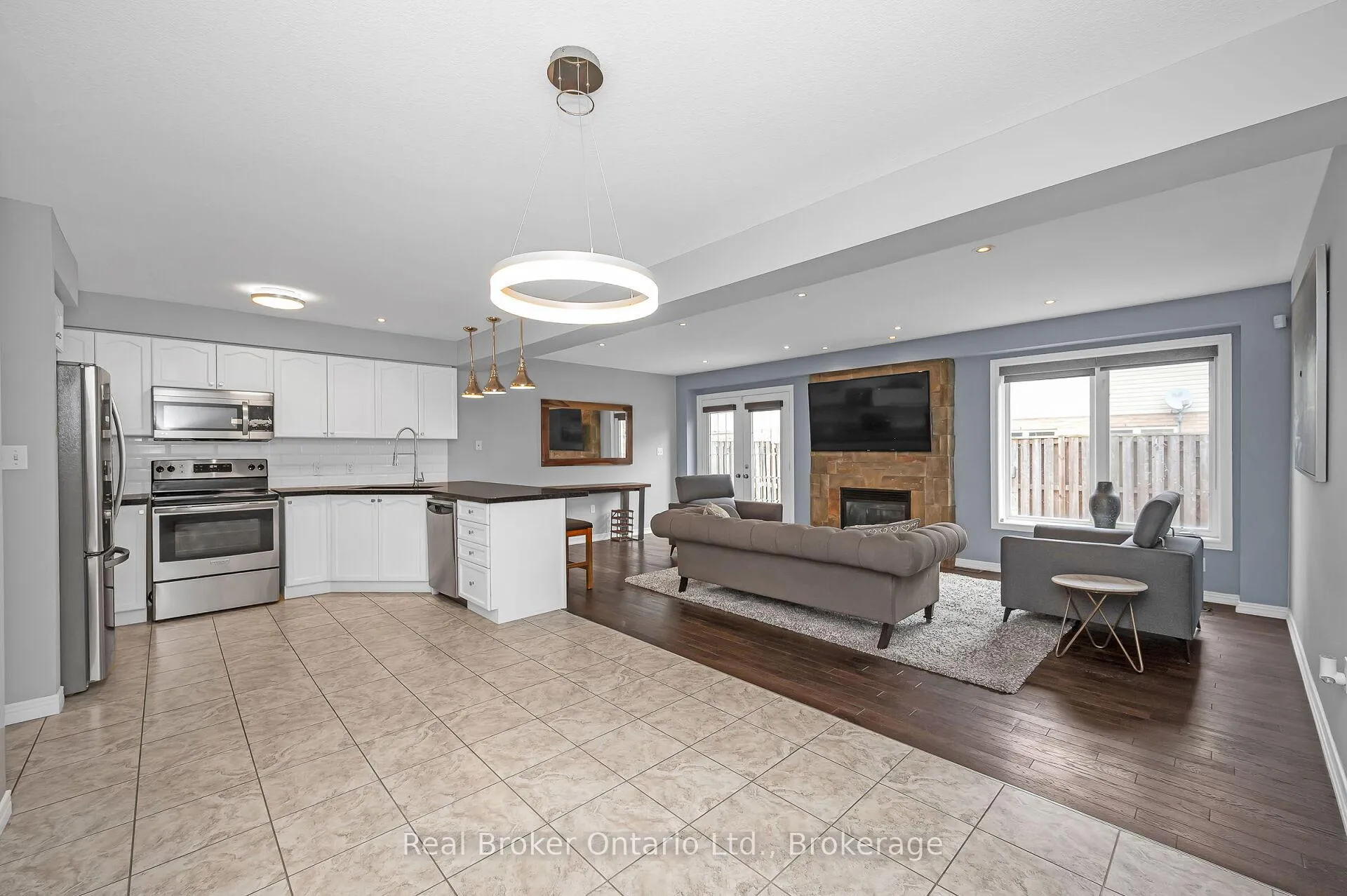 Photo 5 of 23 Bellflower Boulevard, Hamilton, Rural Glanbrook — HOMEH