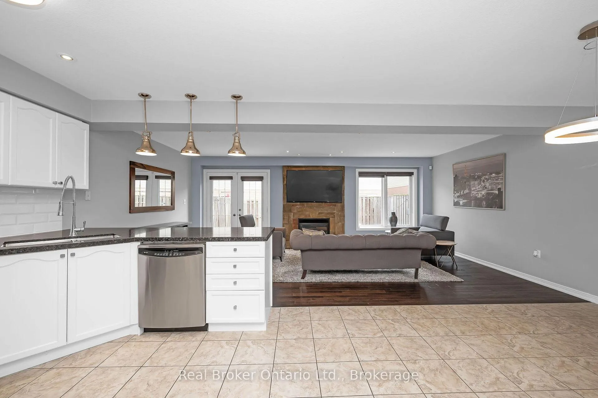 Photo 6 of 23 Bellflower Boulevard, Hamilton, Rural Glanbrook — HOMEH