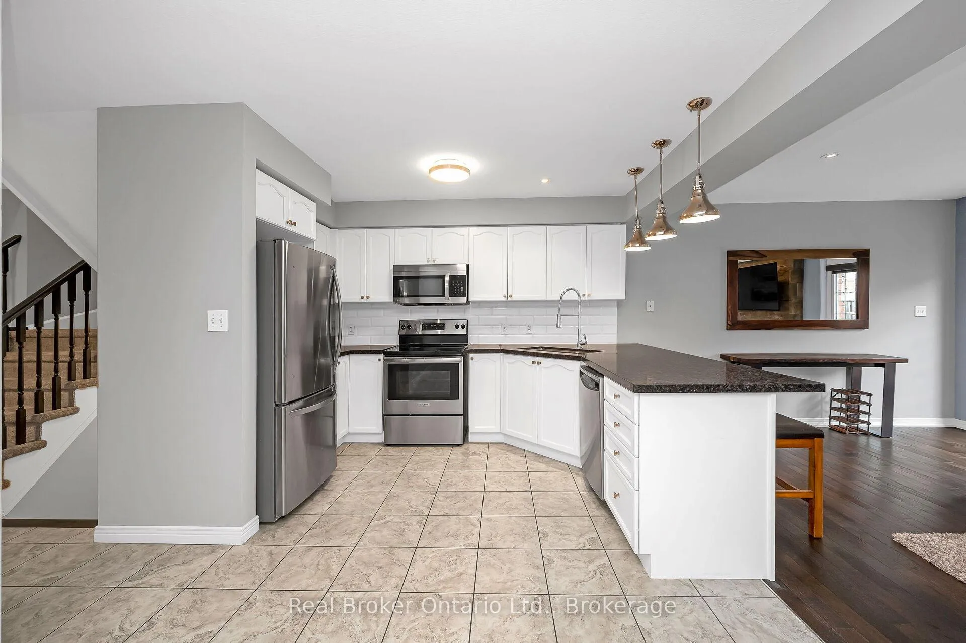 Photo 7 of 23 Bellflower Boulevard, Hamilton, Rural Glanbrook — HOMEH