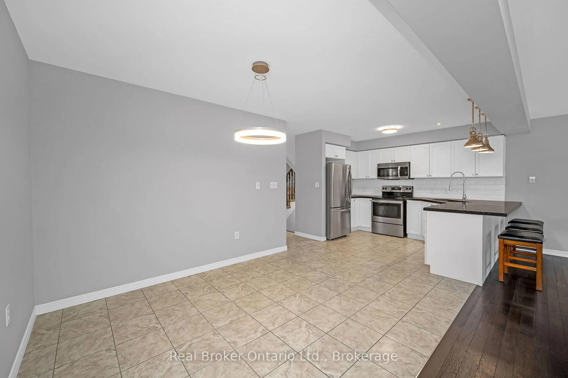 Photo 9 of 23 Bellflower Boulevard, Hamilton, Rural Glanbrook — HOMEH
