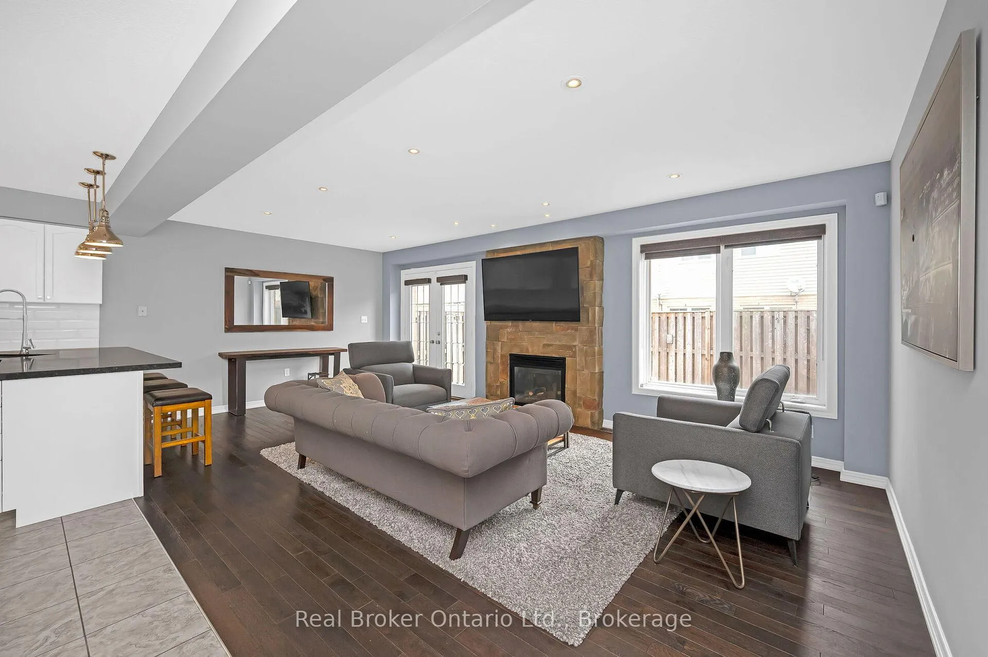 Photo 11 of 23 Bellflower Boulevard, Hamilton, Rural Glanbrook — HOMEH