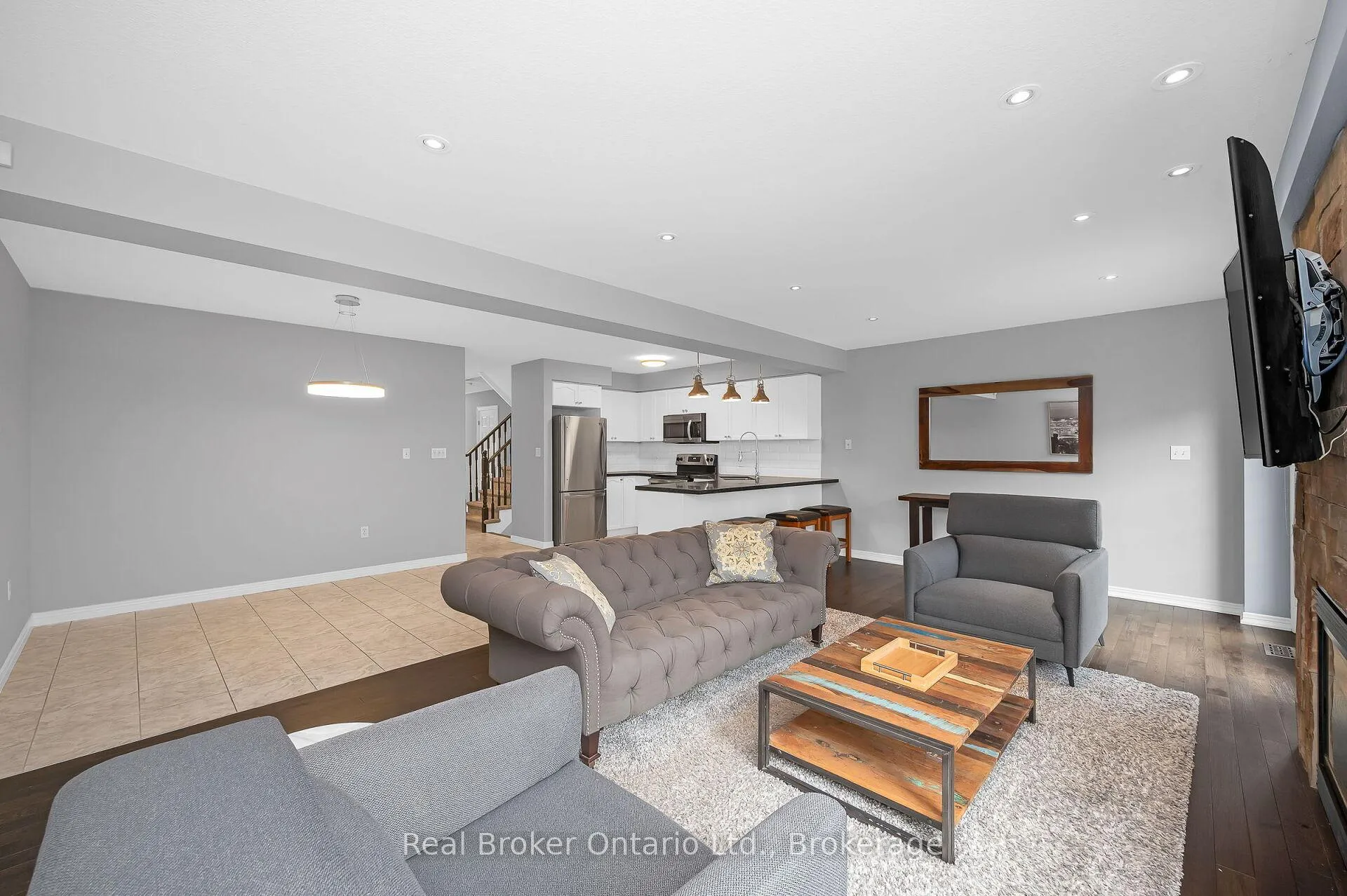 Photo 12 of 23 Bellflower Boulevard, Hamilton, Rural Glanbrook — HOMEH