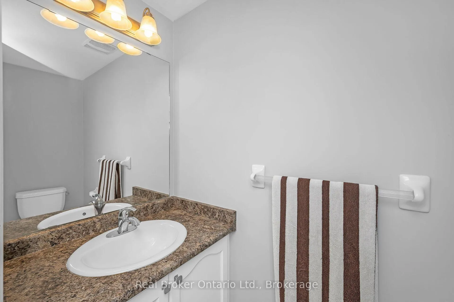 Photo 14 of 23 Bellflower Boulevard, Hamilton, Rural Glanbrook — HOMEH