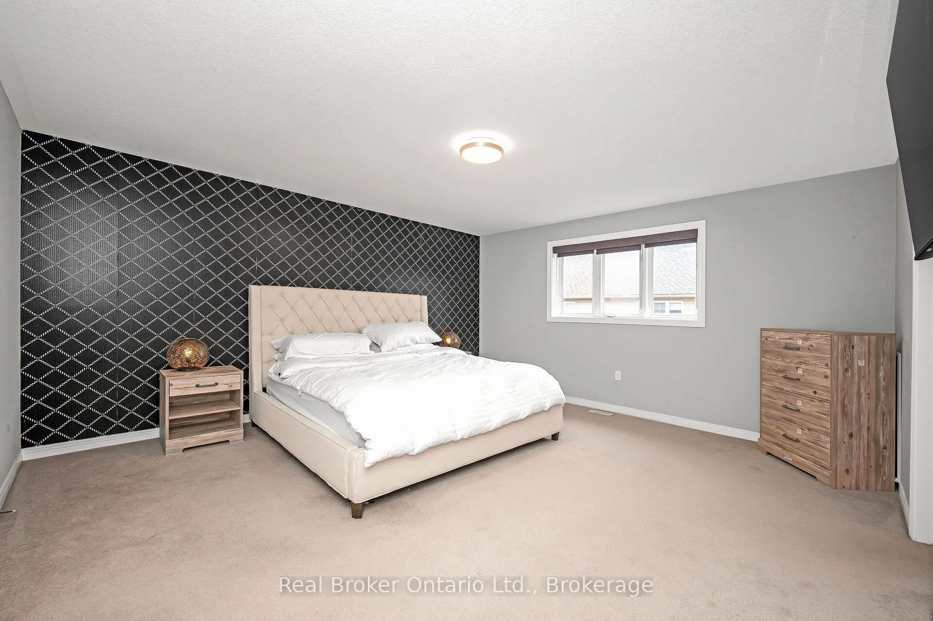 Photo 17 of 23 Bellflower Boulevard, Hamilton, Rural Glanbrook — HOMEH