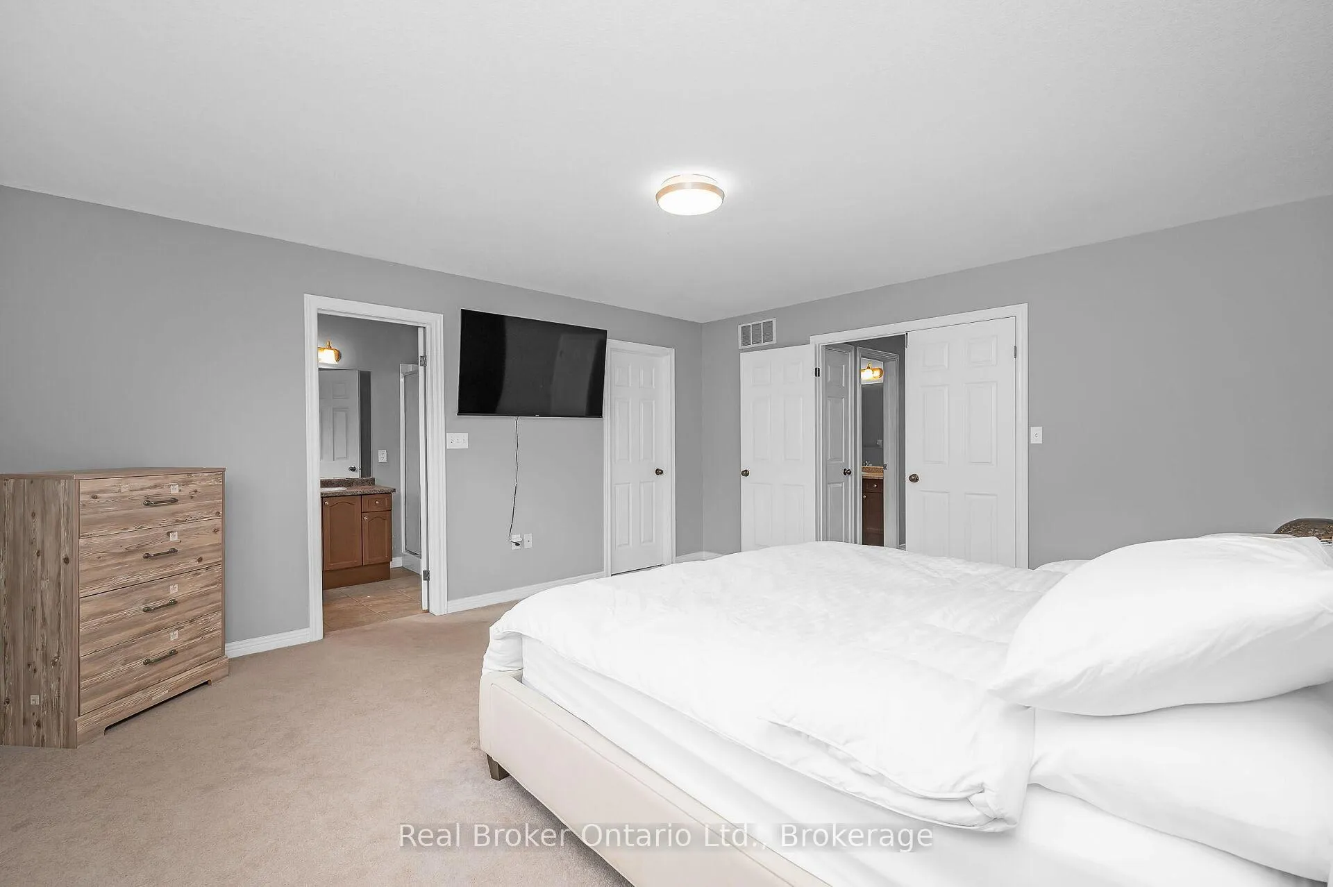 Photo 18 of 23 Bellflower Boulevard, Hamilton, Rural Glanbrook — HOMEH