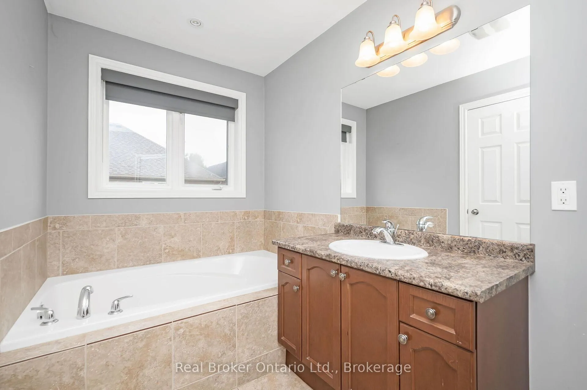Photo 19 of 23 Bellflower Boulevard, Hamilton, Rural Glanbrook — HOMEH