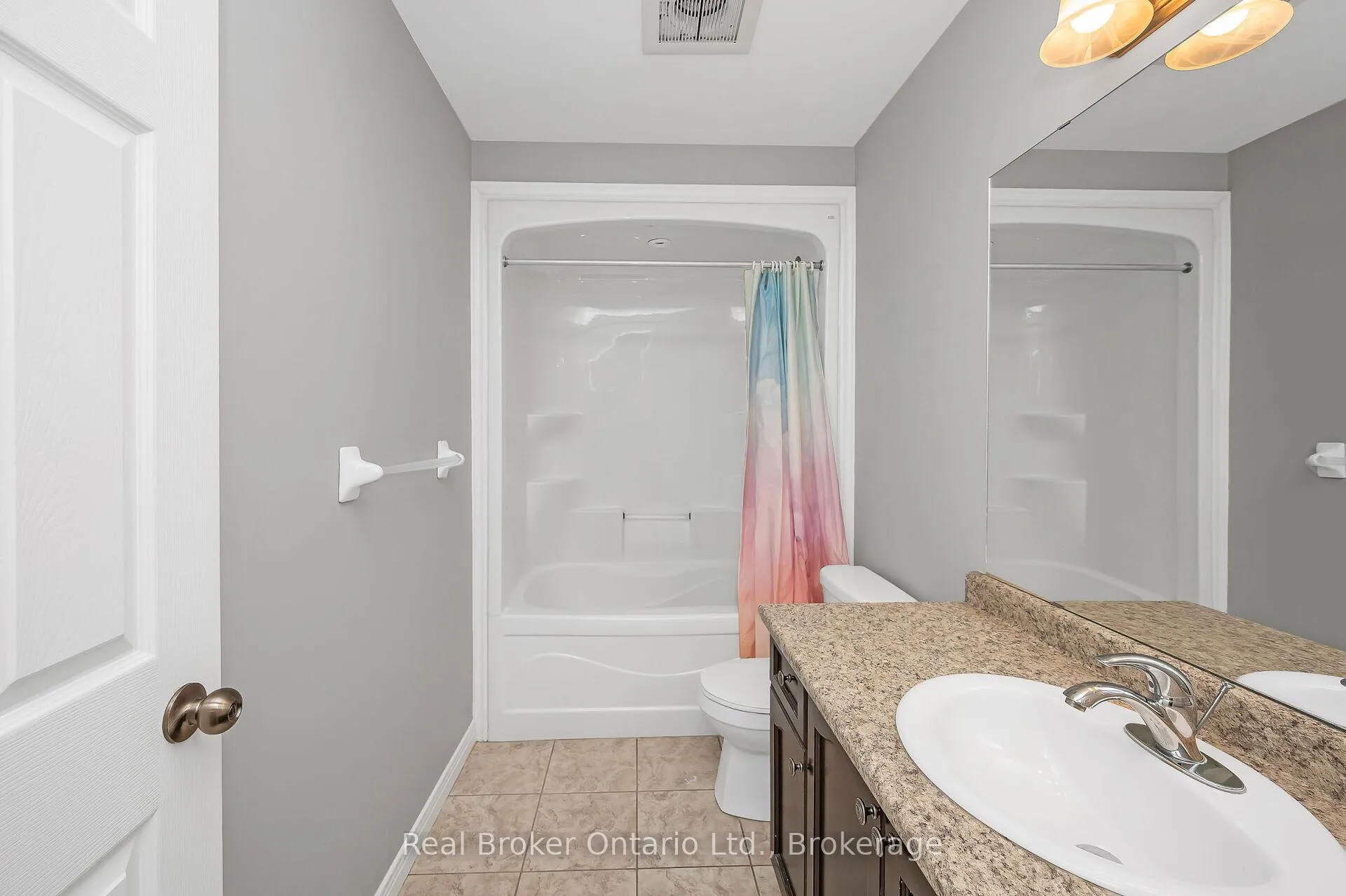 Photo 23 of 23 Bellflower Boulevard, Hamilton, Rural Glanbrook — HOMEH