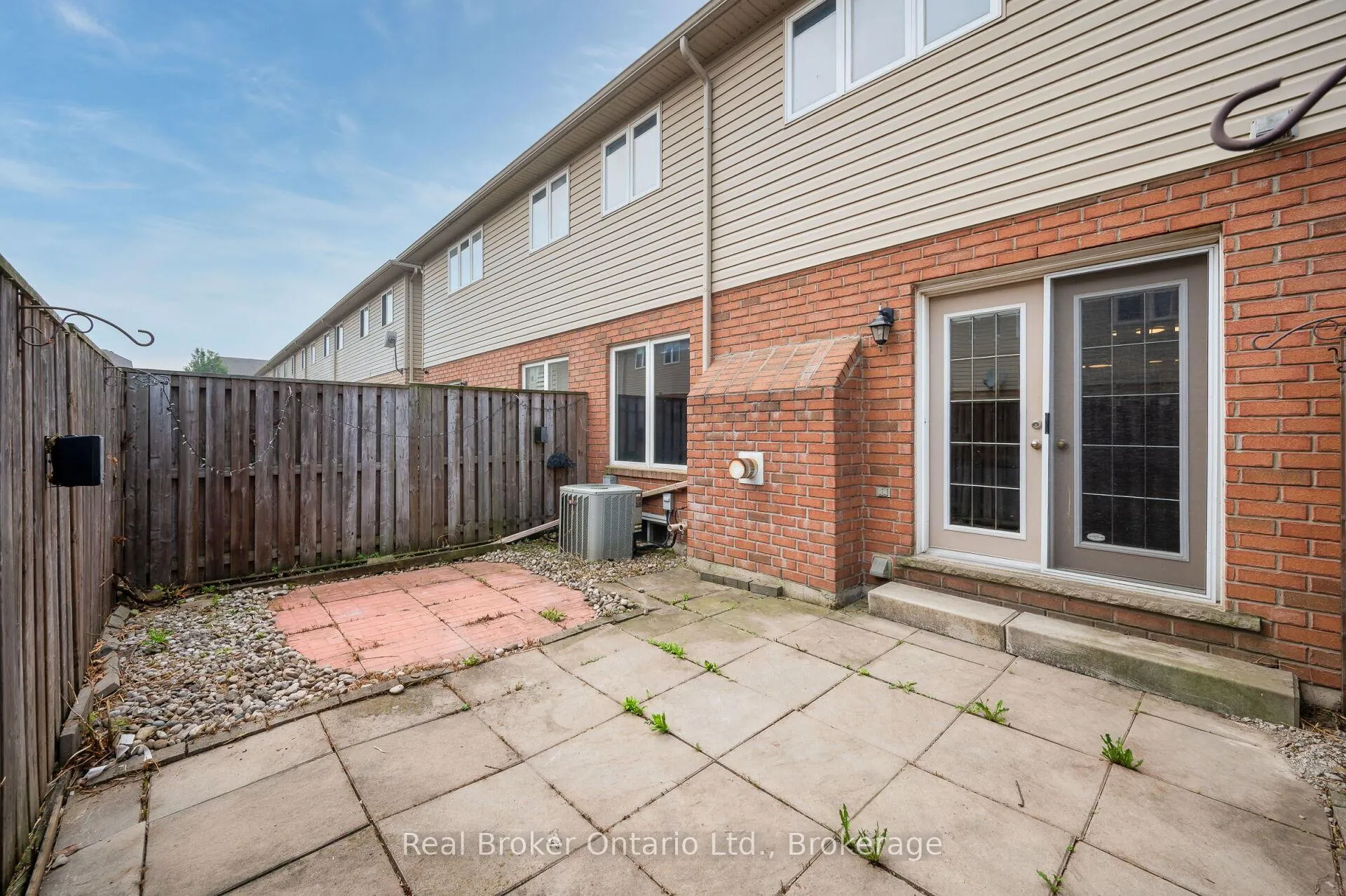 Photo 32 of 23 Bellflower Boulevard, Hamilton, Rural Glanbrook — HOMEH