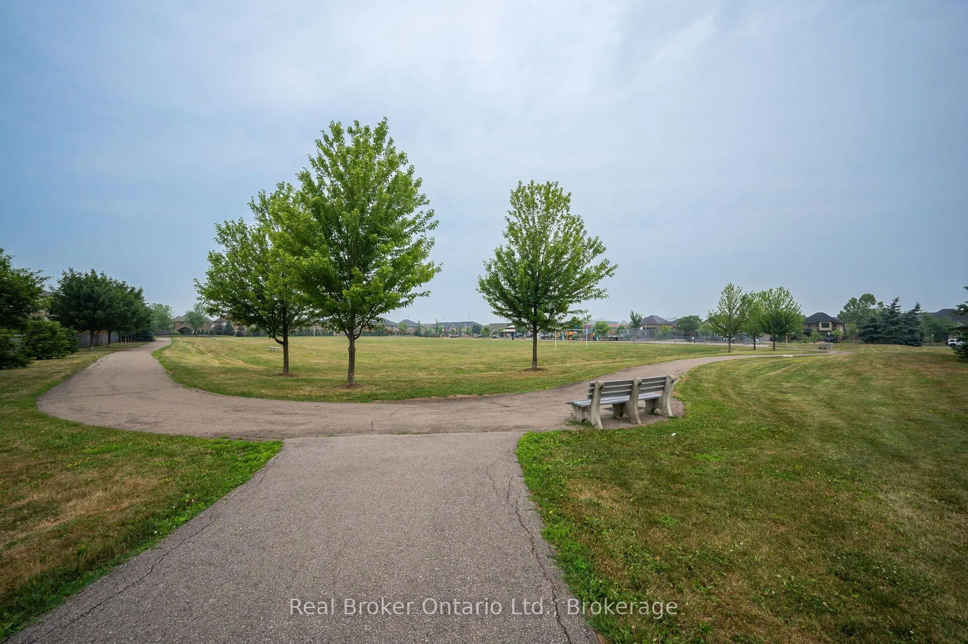 Photo 33 of 23 Bellflower Boulevard, Hamilton, Rural Glanbrook — HOMEH