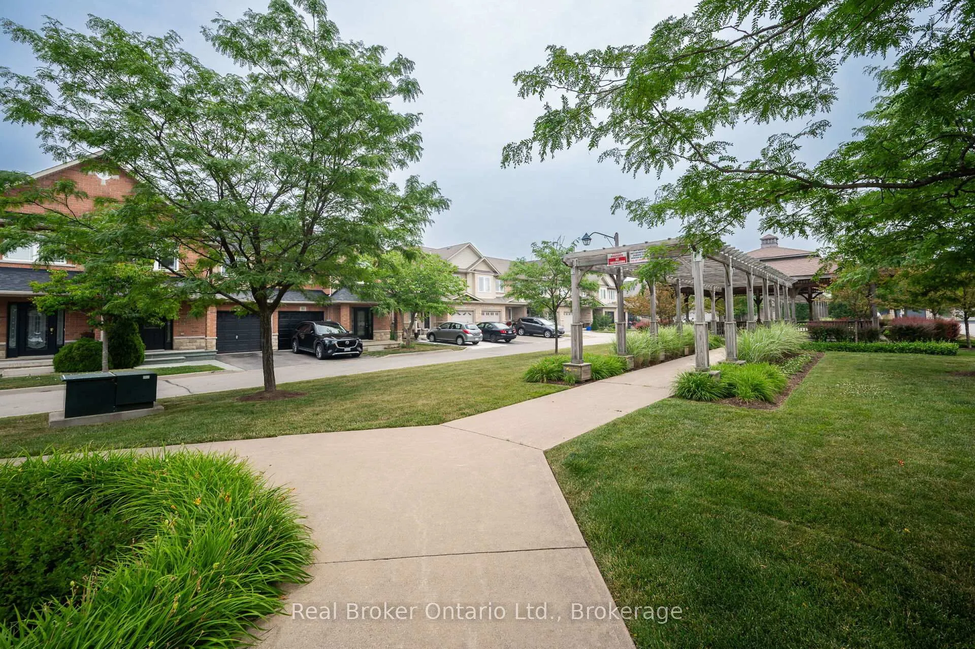 Photo 34 of 23 Bellflower Boulevard, Hamilton, Rural Glanbrook — HOMEH