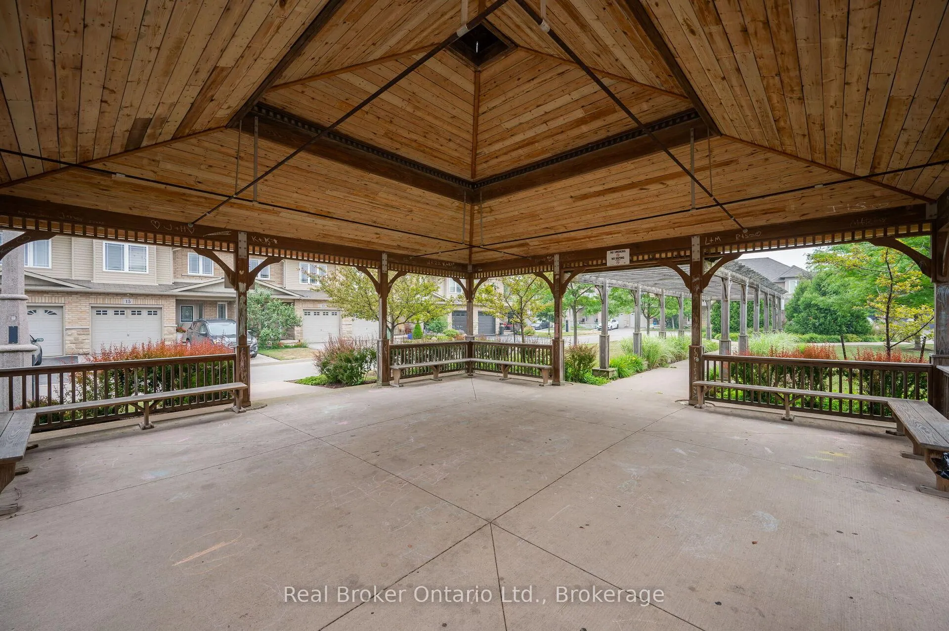 Photo 35 of 23 Bellflower Boulevard, Hamilton, Rural Glanbrook — HOMEH
