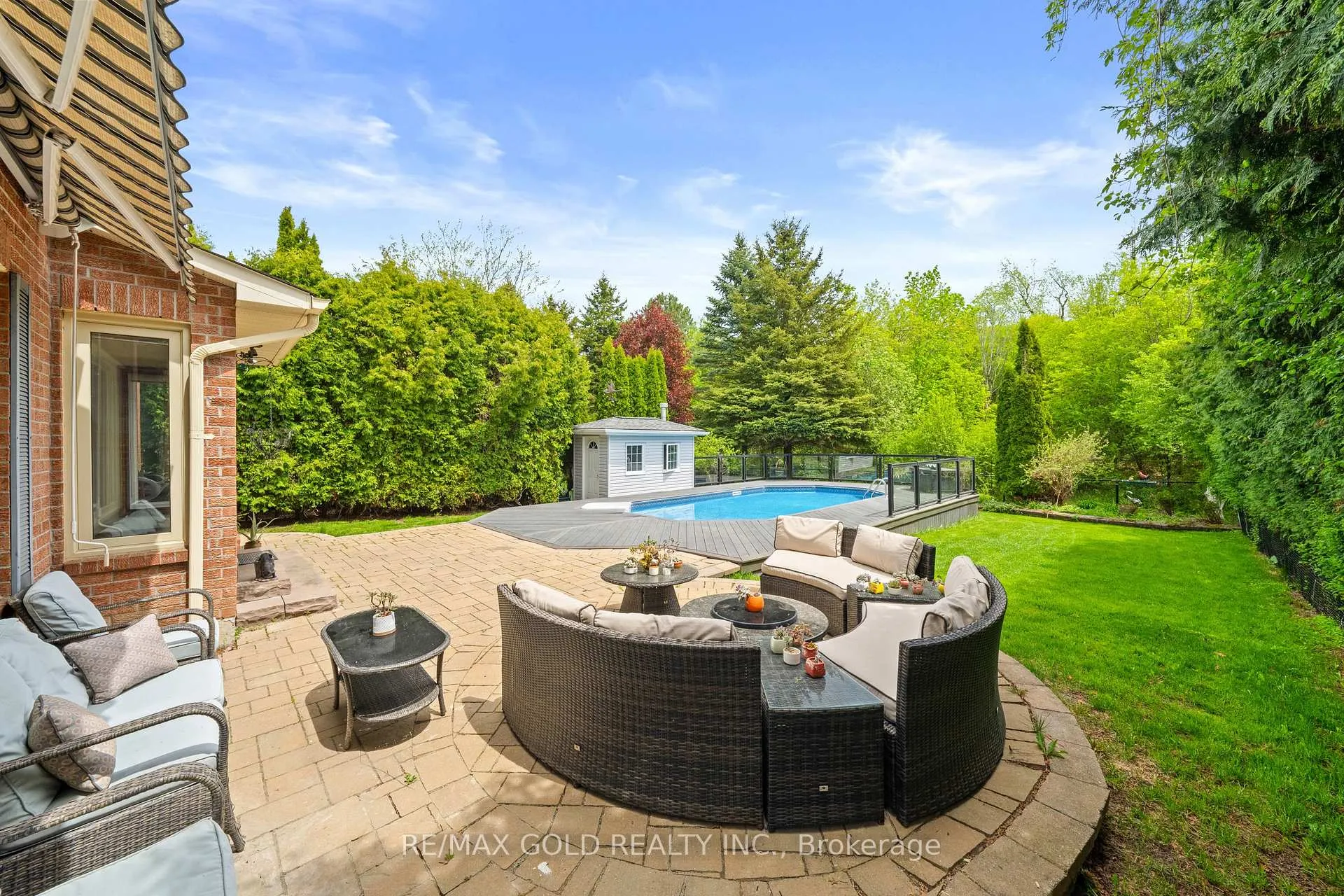Photo 2 of 122 Barr Crescent, Brampton, Heart Lake East — HOMEH