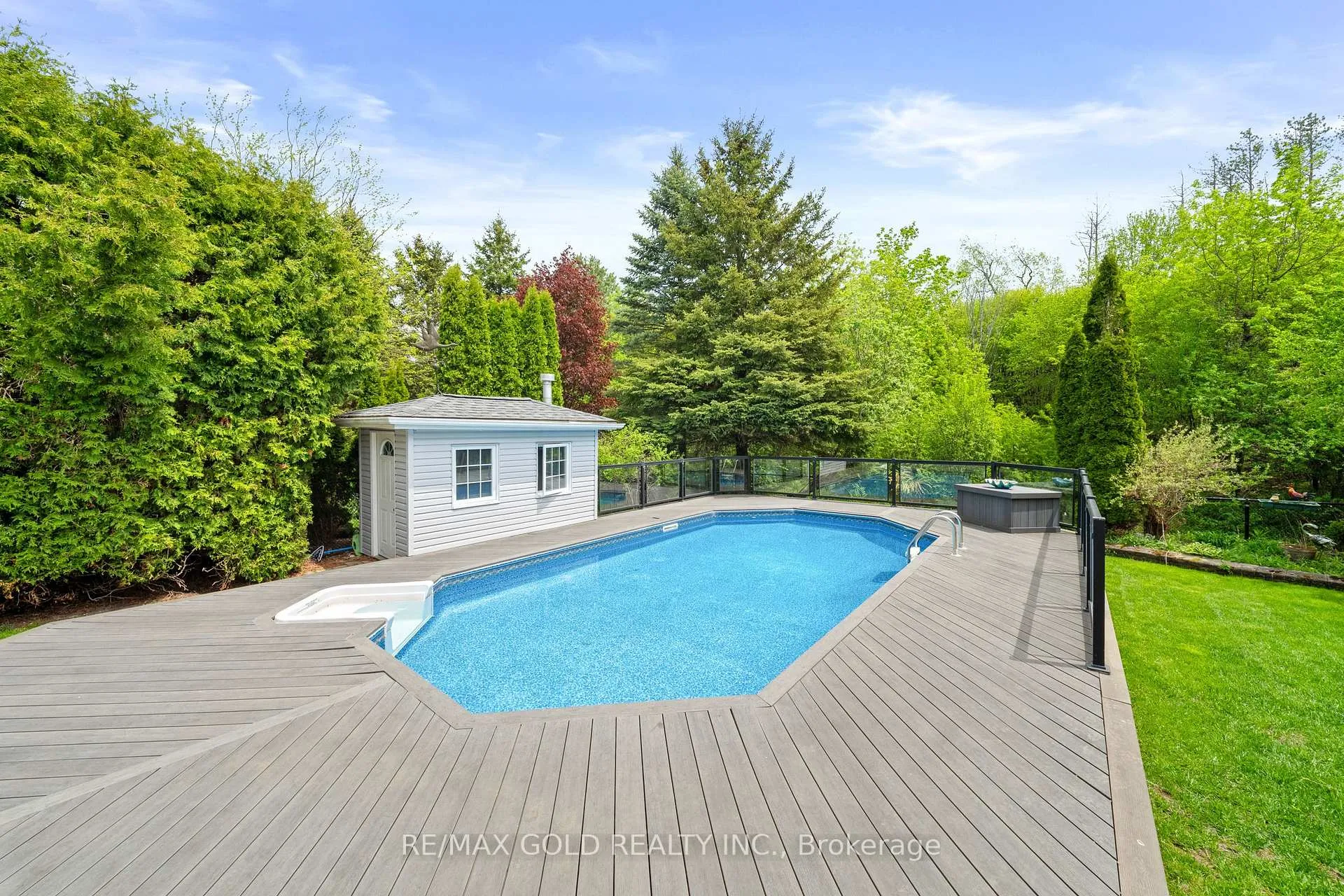 Photo 4 of 122 Barr Crescent, Brampton, Heart Lake East — HOMEH