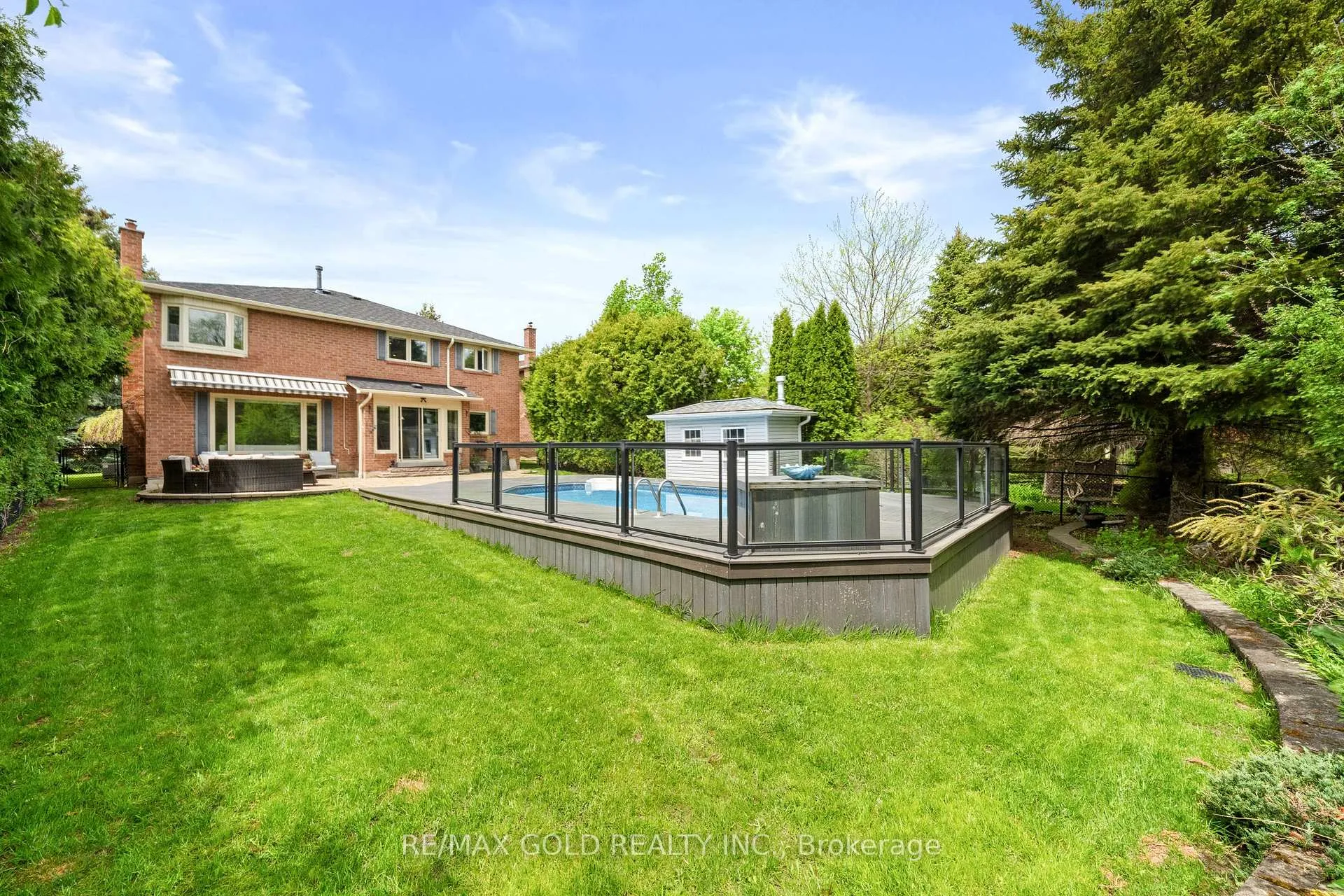 Photo 5 of 122 Barr Crescent, Brampton, Heart Lake East — HOMEH