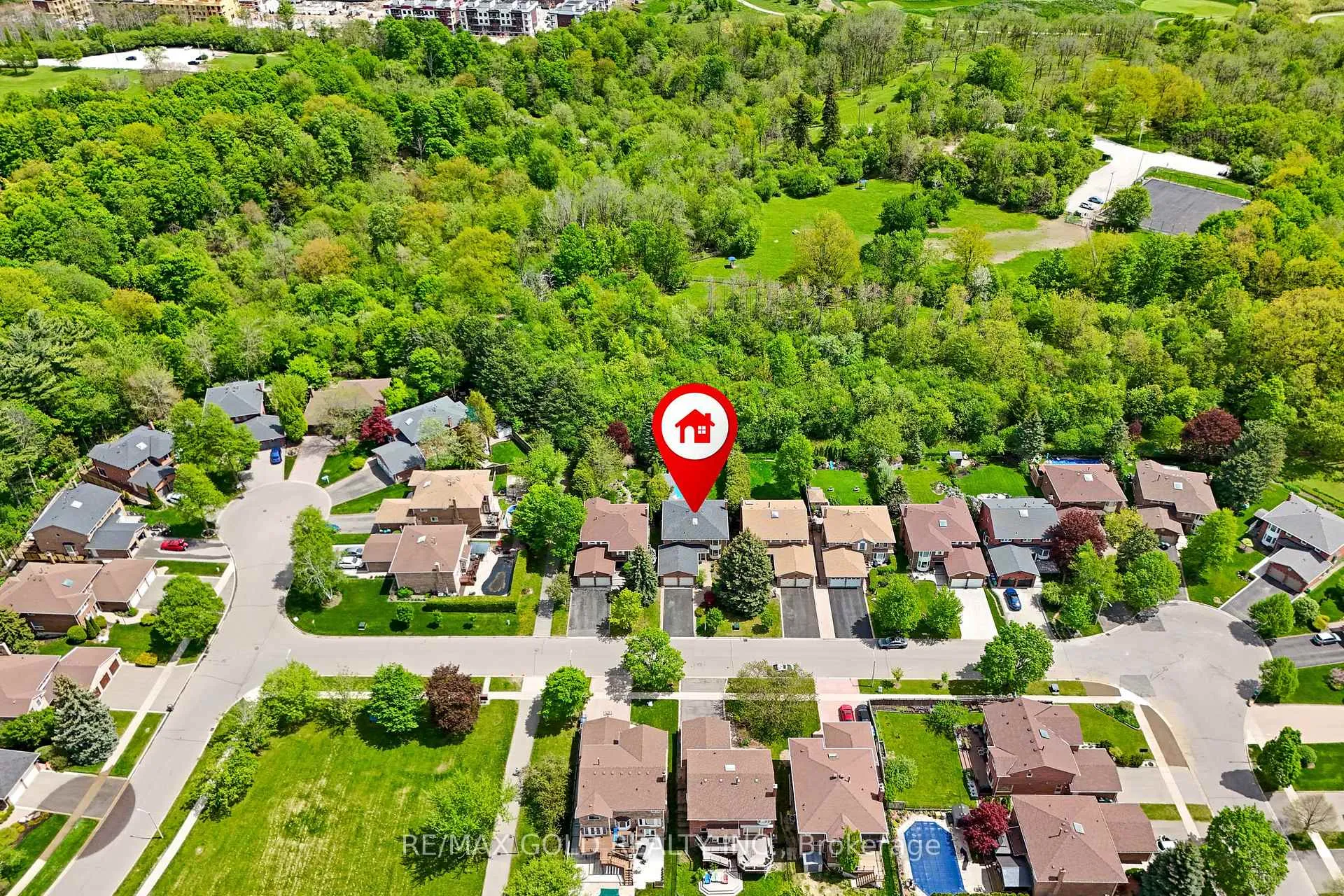 Photo 7 of 122 Barr Crescent, Brampton, Heart Lake East — HOMEH