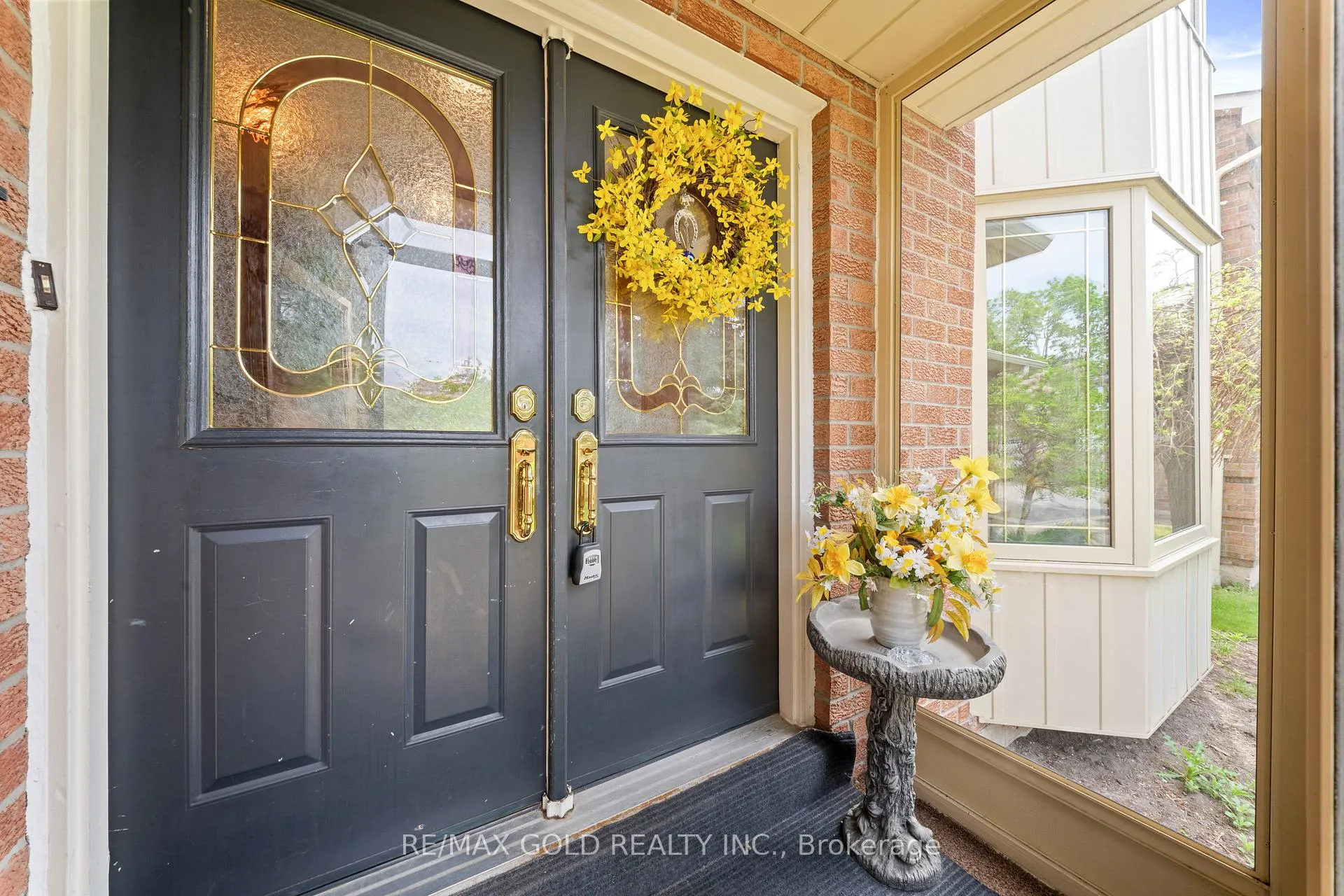Photo 9 of 122 Barr Crescent, Brampton, Heart Lake East — HOMEH