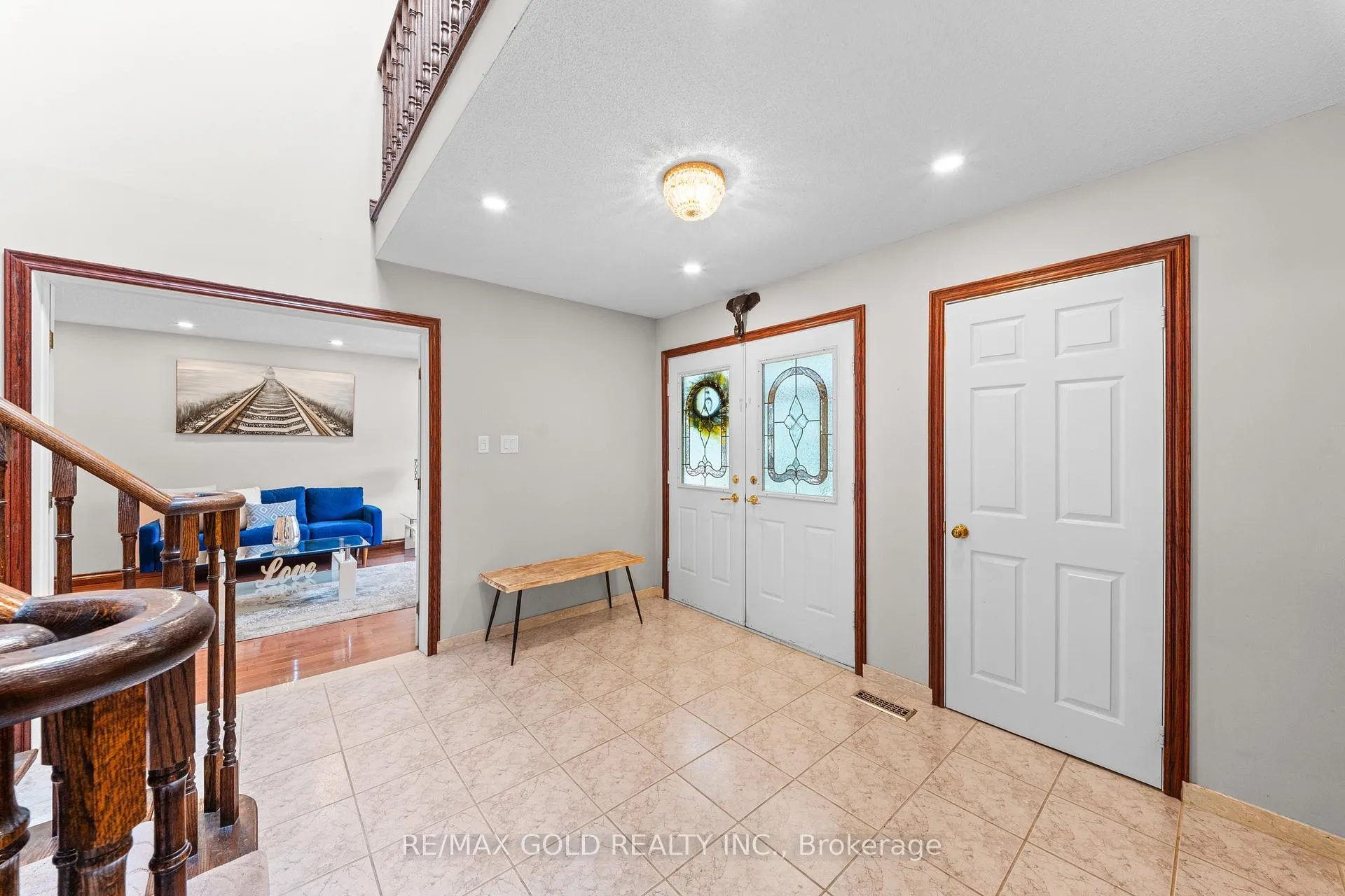 Photo 10 of 122 Barr Crescent, Brampton, Heart Lake East — HOMEH