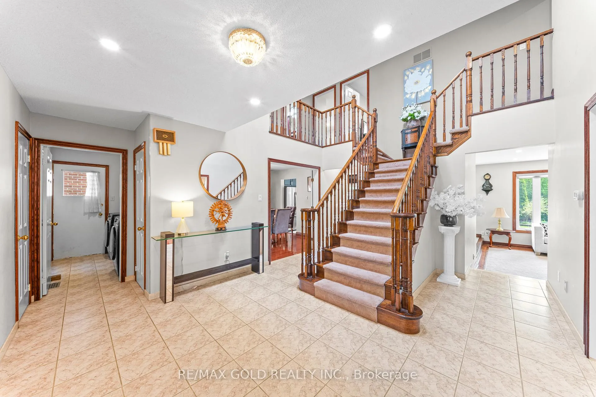 Photo 12 of 122 Barr Crescent, Brampton, Heart Lake East — HOMEH