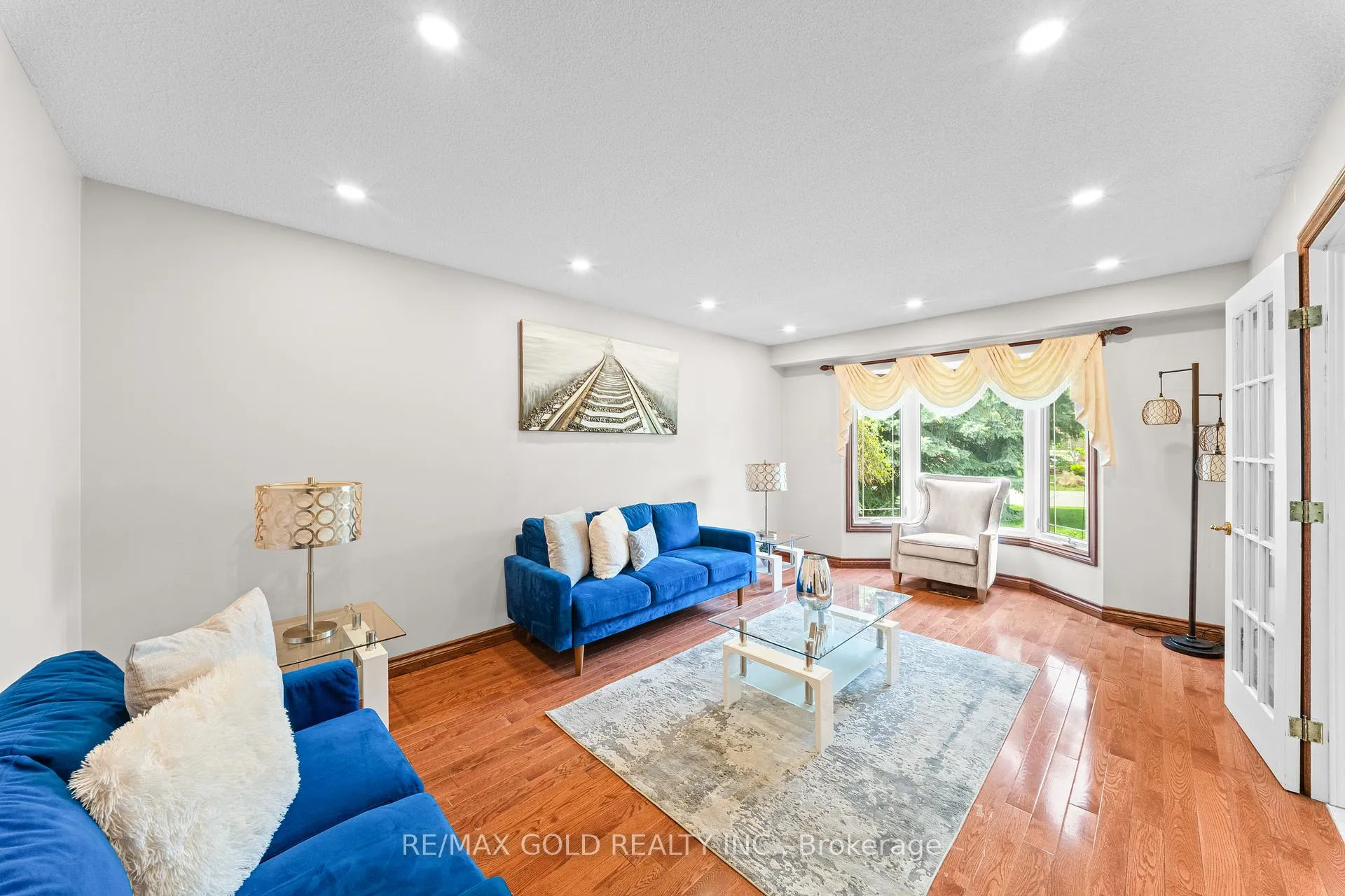 Photo 14 of 122 Barr Crescent, Brampton, Heart Lake East — HOMEH